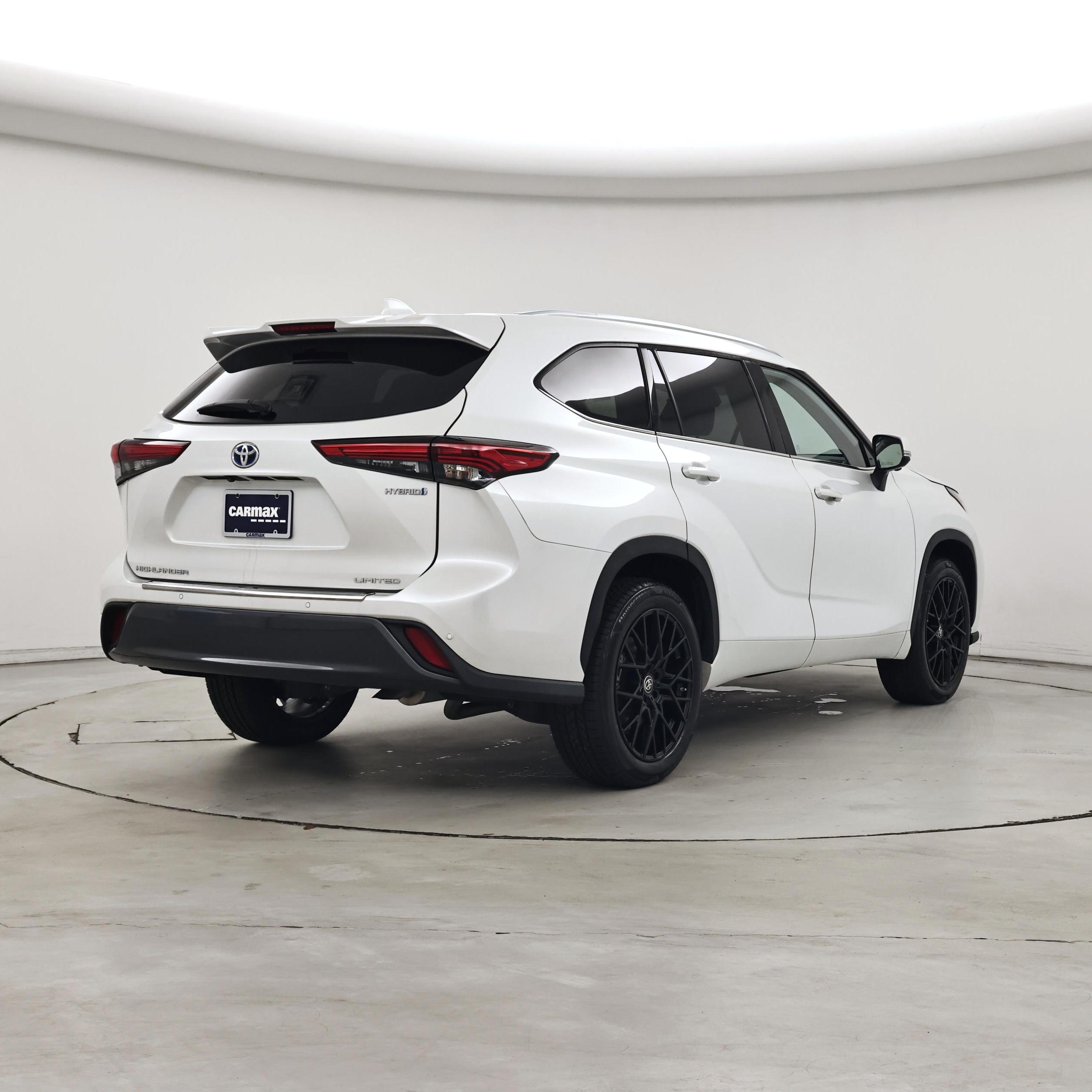 Thumbnail: 2023 Toyota Highlander - 8