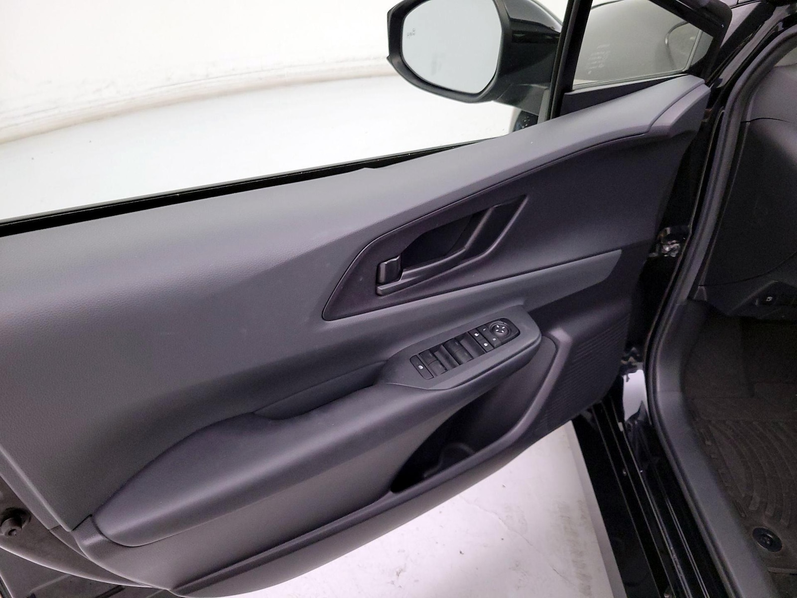 2023 Toyota Prius LE - Photo 13