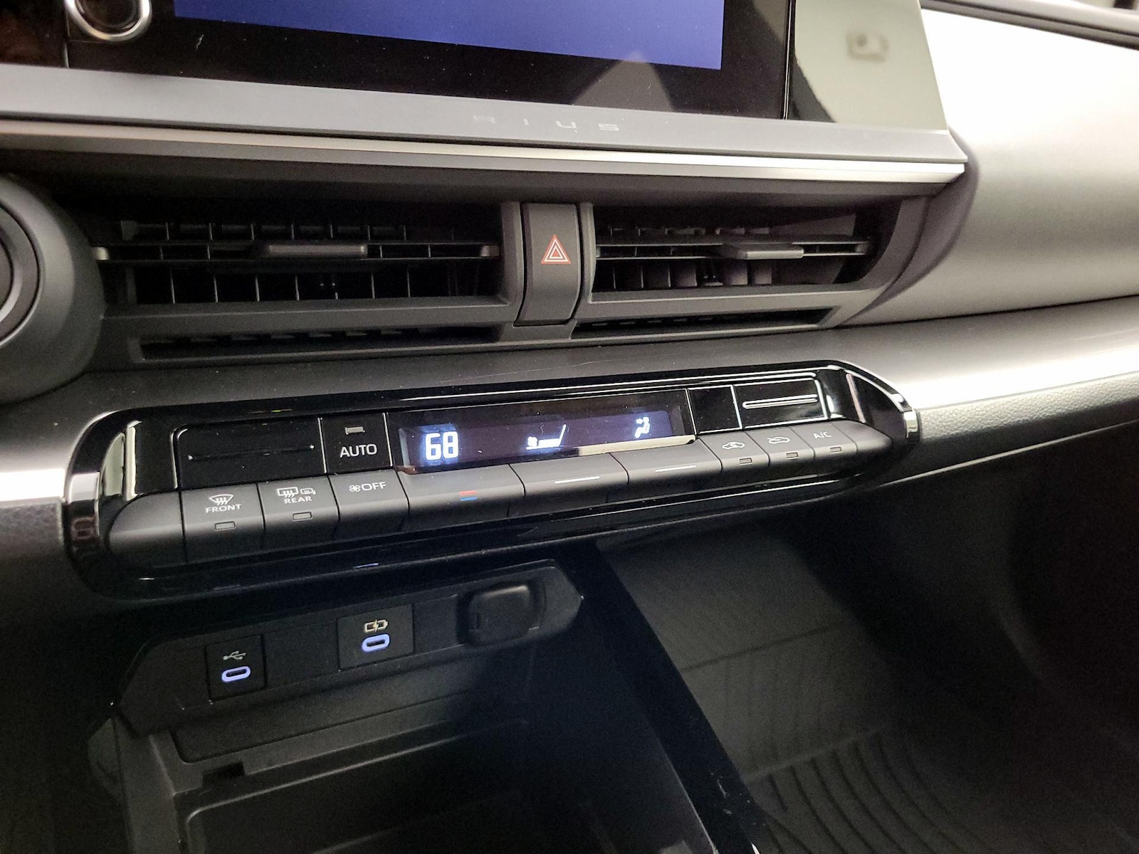 2023 Toyota Prius LE - Photo 17