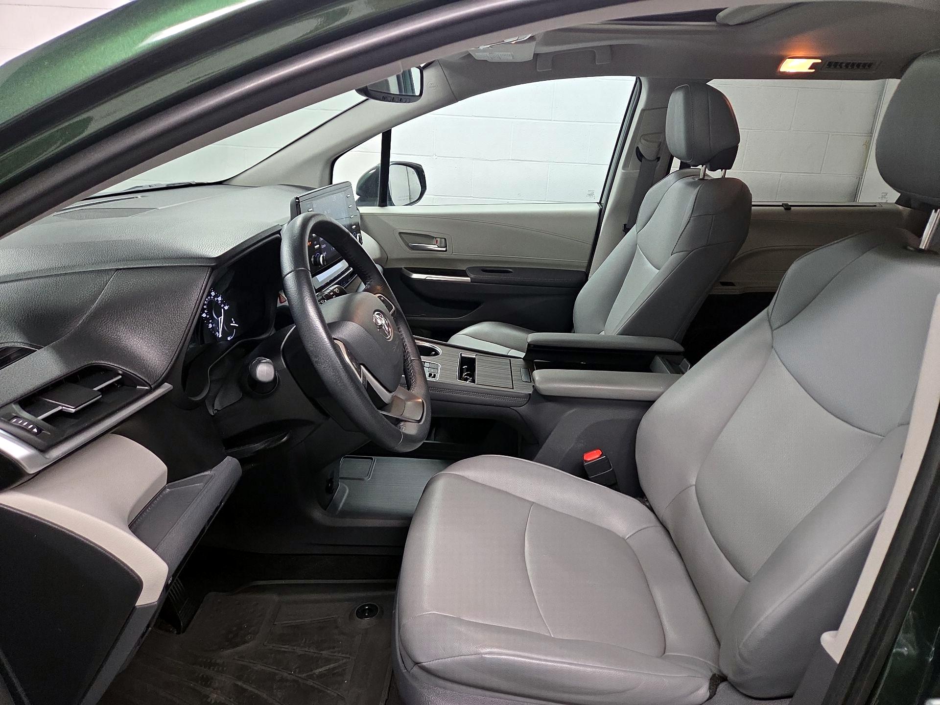 Thumbnail: 2021 Toyota Sienna - 11