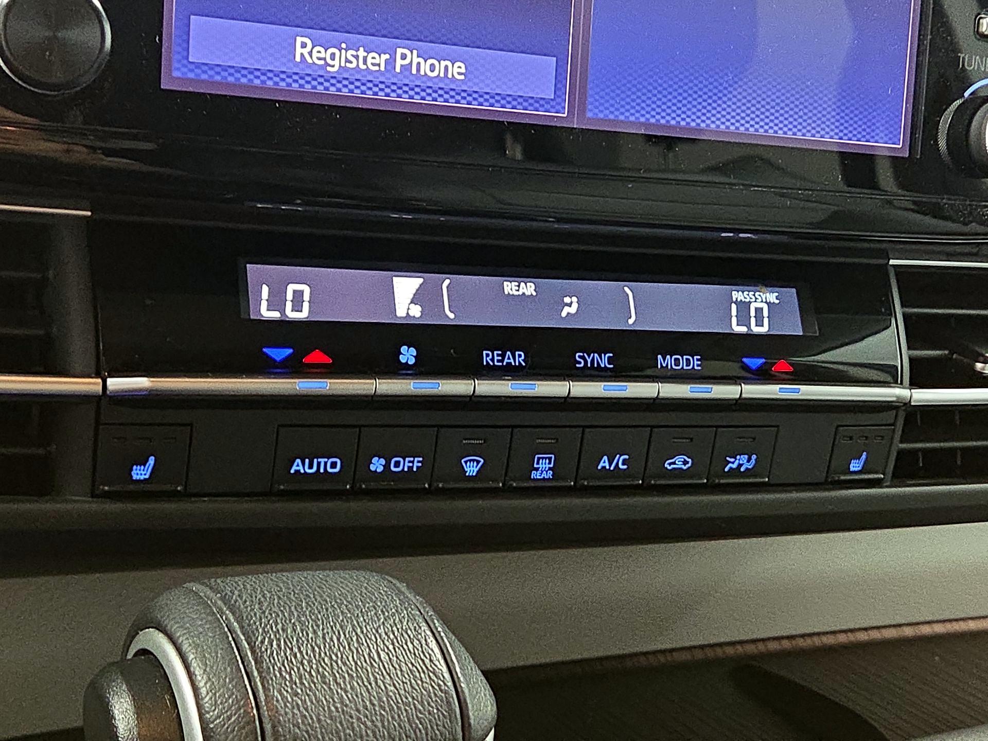 Thumbnail: 2021 Toyota Sienna - 16