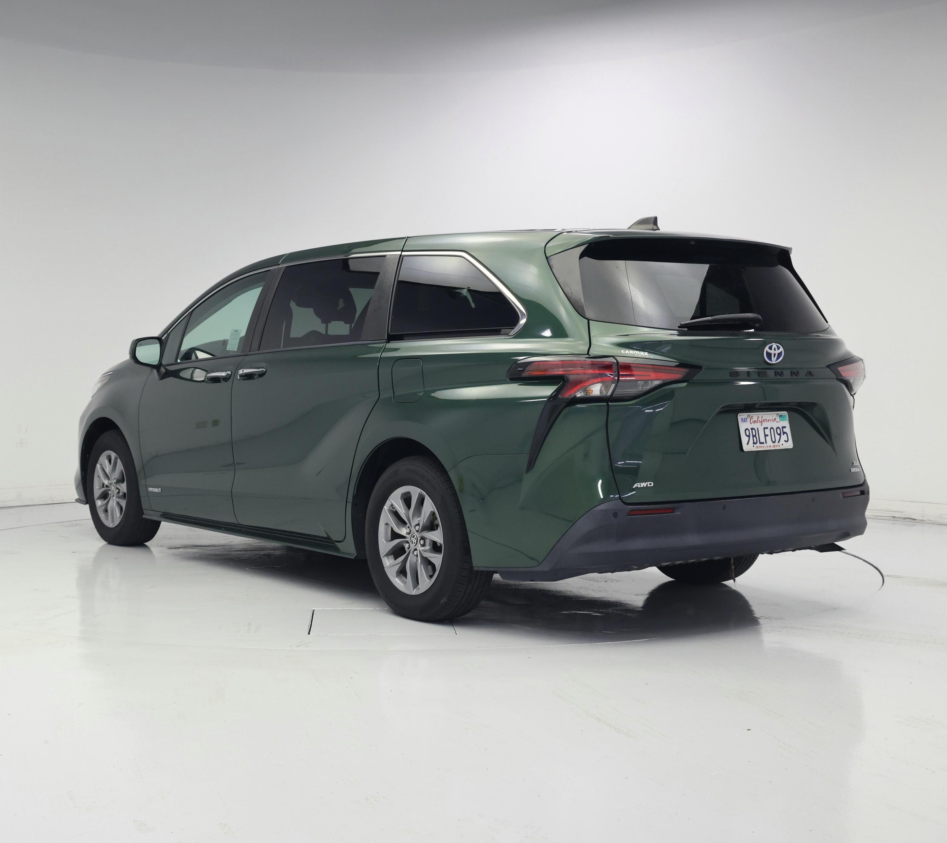 Thumbnail: 2021 Toyota Sienna - 2