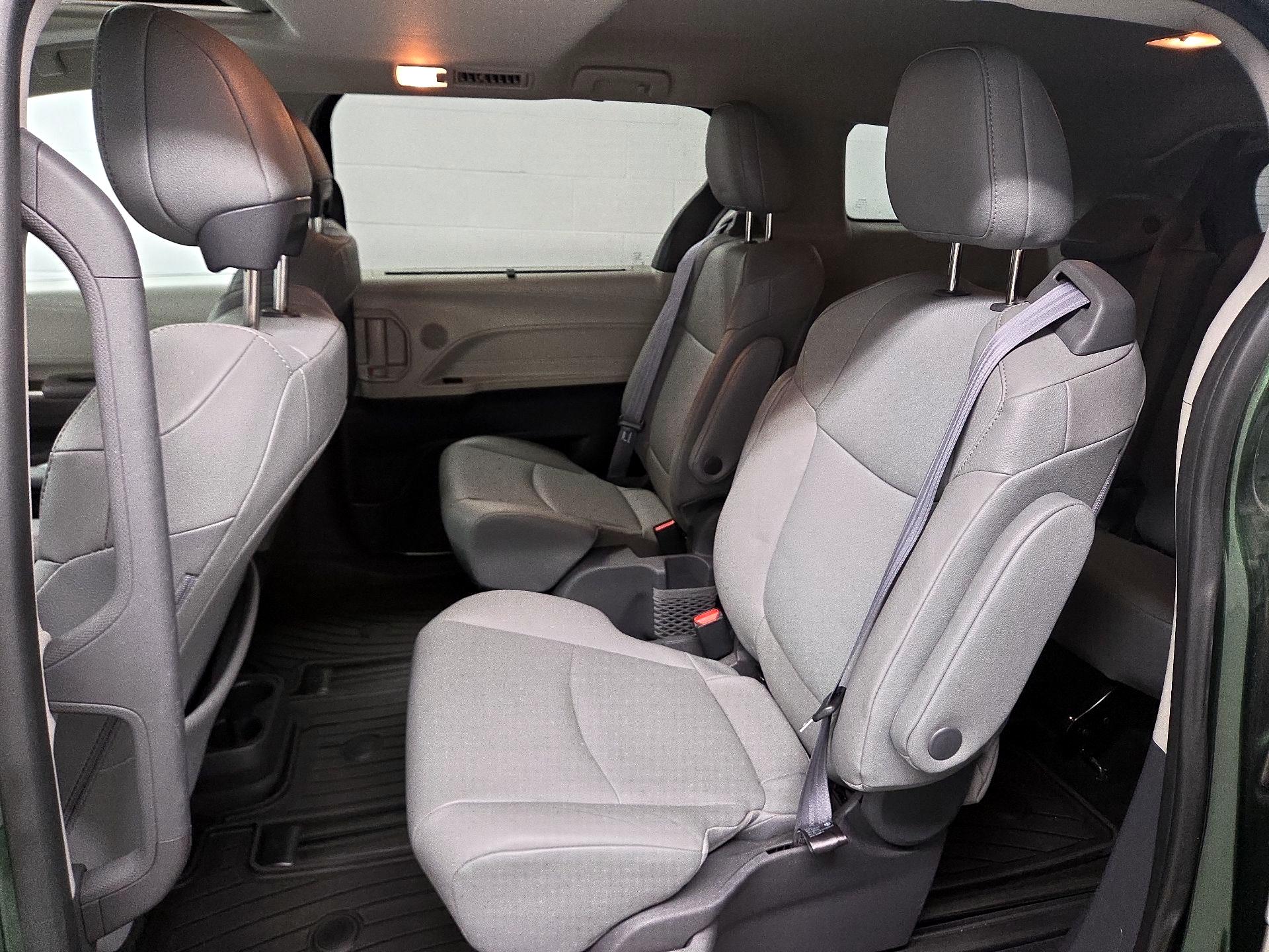 Thumbnail: 2021 Toyota Sienna - 20