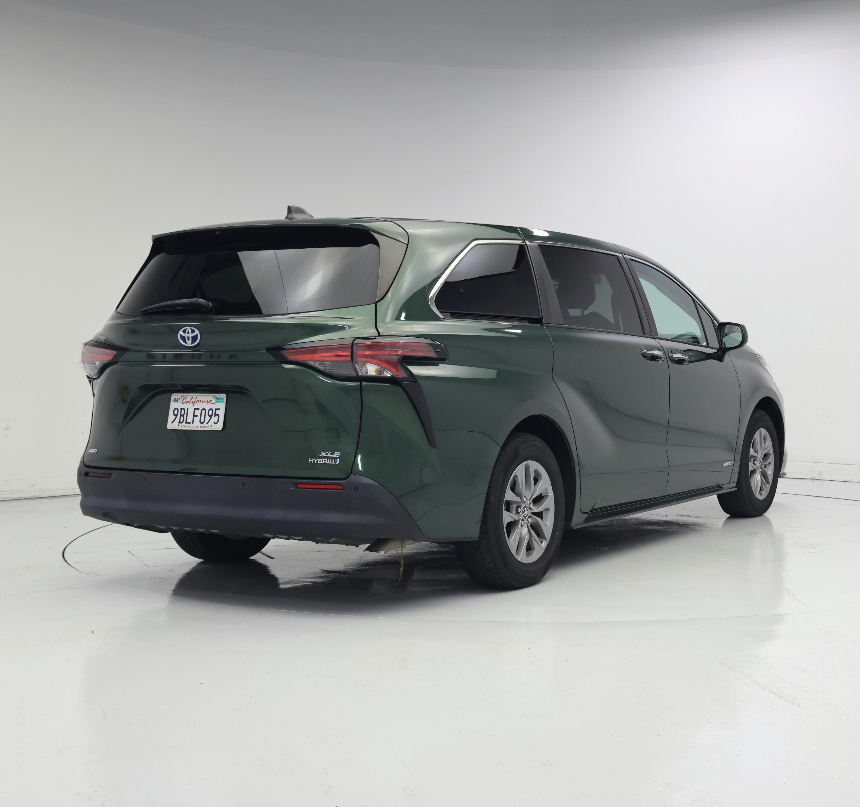Thumbnail: 2021 Toyota Sienna - 8