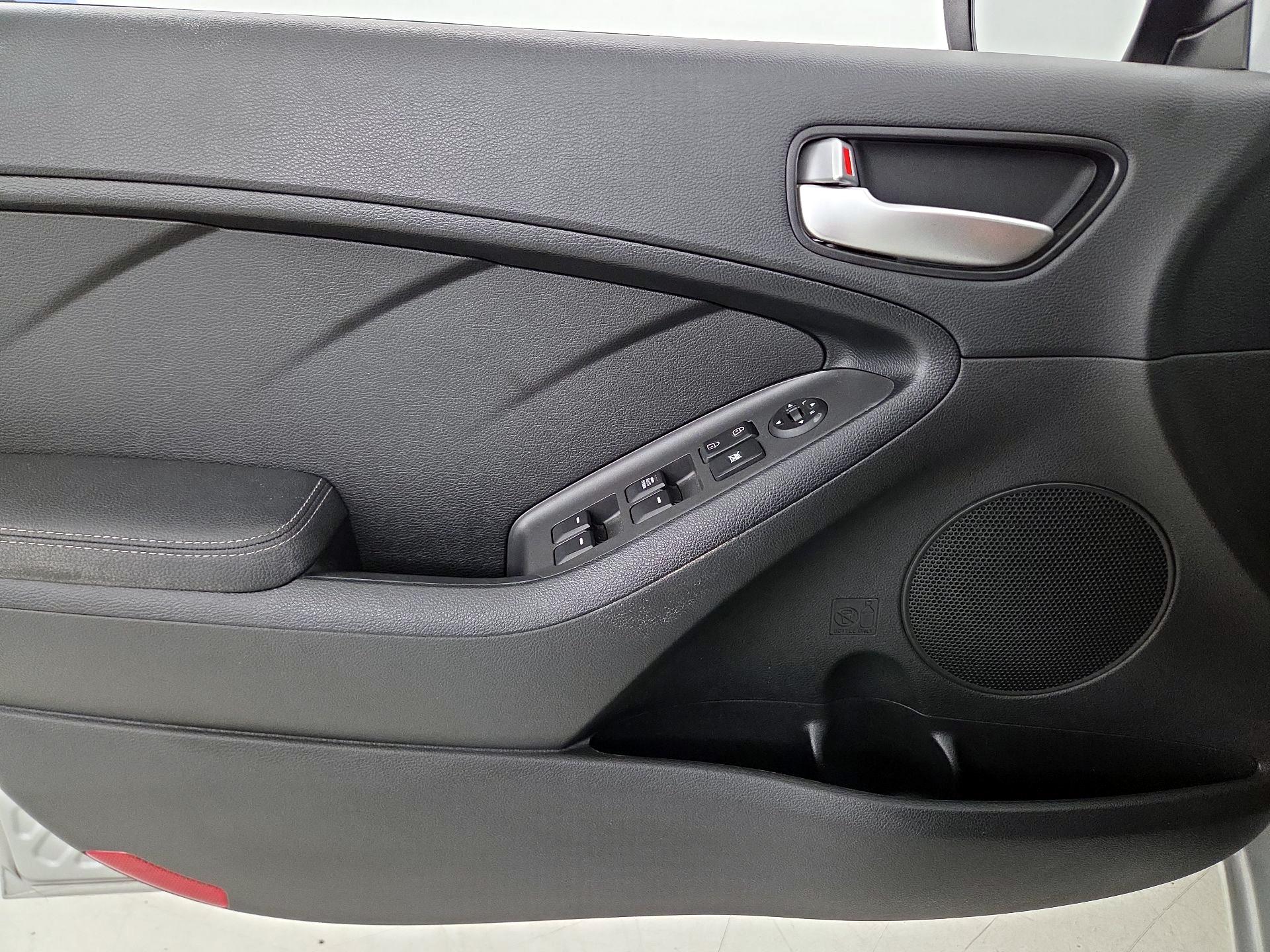 Thumbnail: 2017 Kia Forte - 12