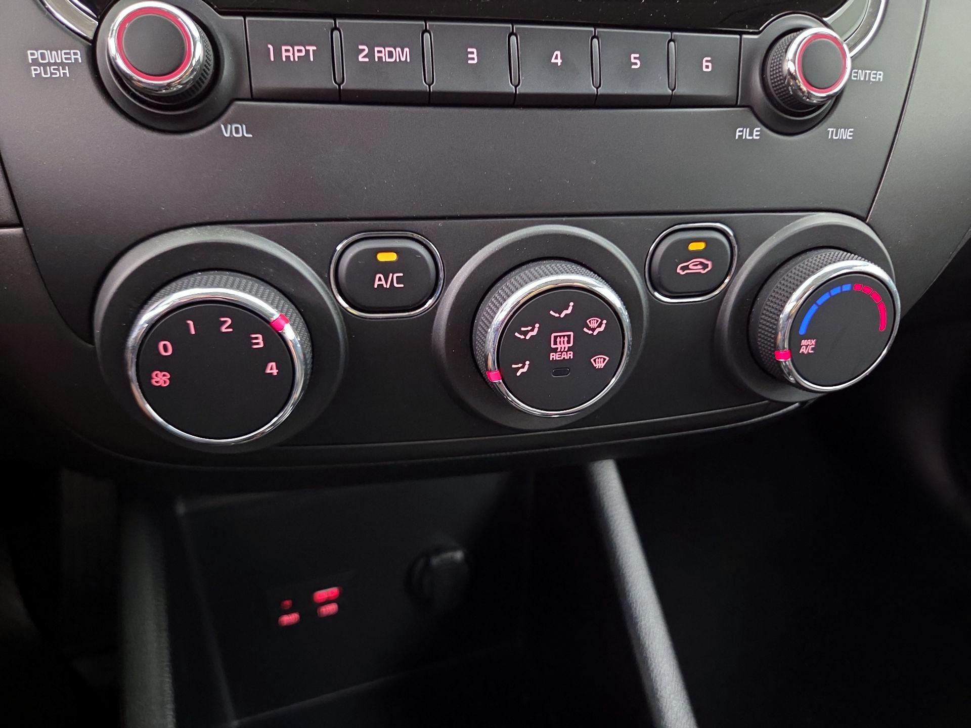 Thumbnail: 2017 Kia Forte - 15