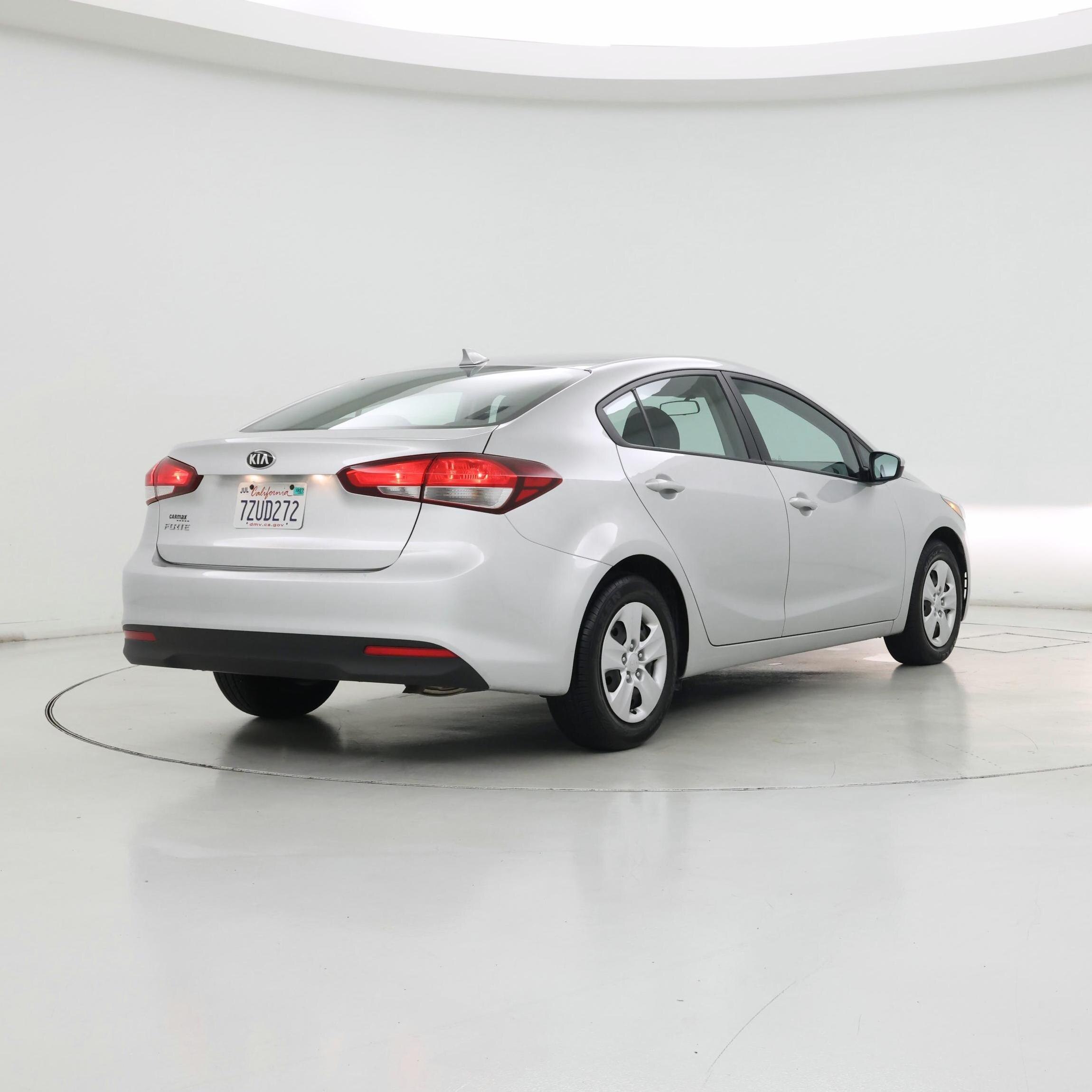 Thumbnail: 2017 Kia Forte - 8