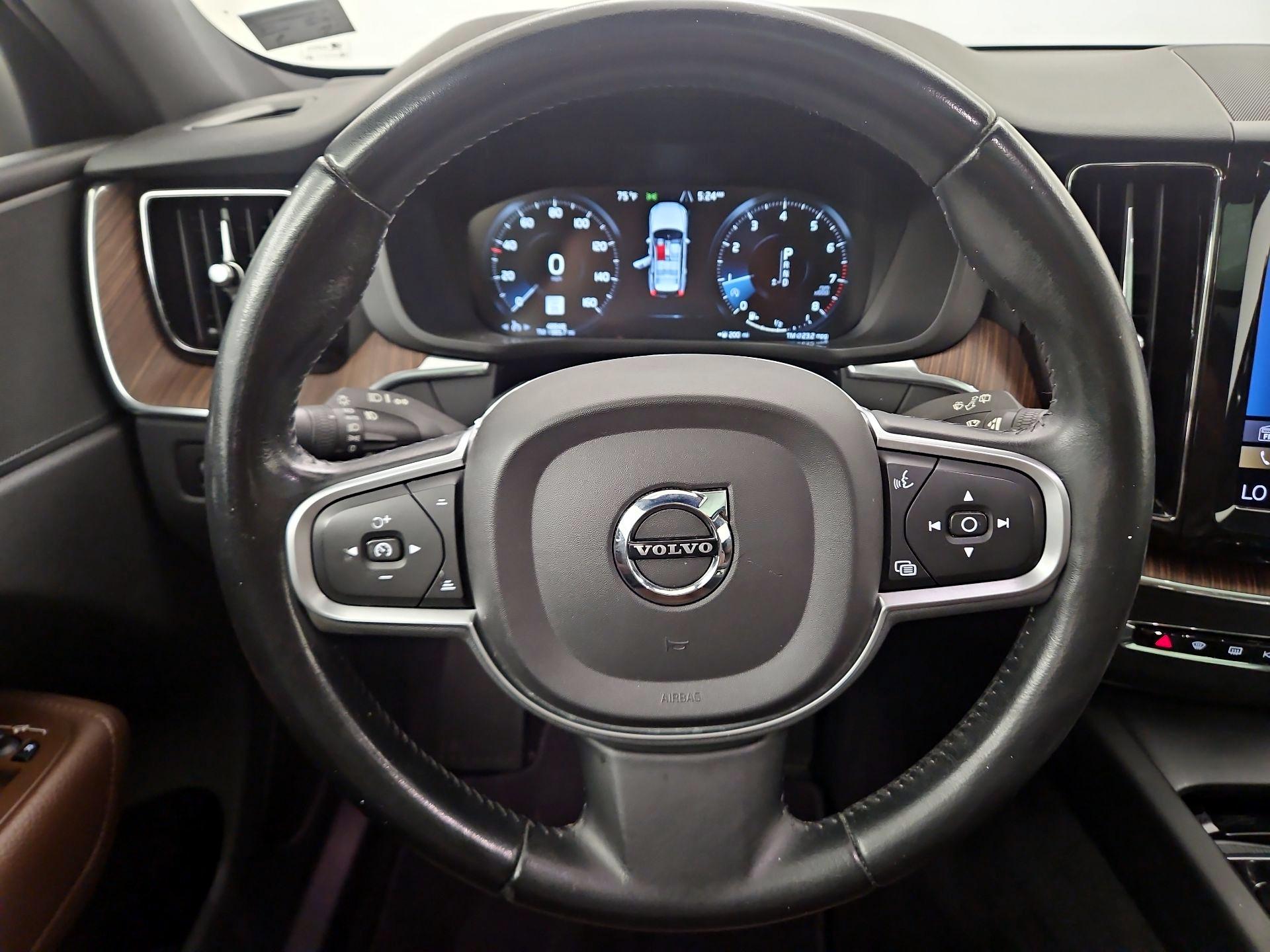 Thumbnail: 2021 Volvo XC60 - 10
