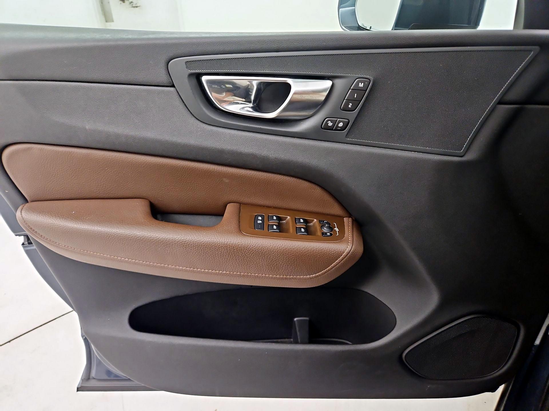Thumbnail: 2021 Volvo XC60 - 12