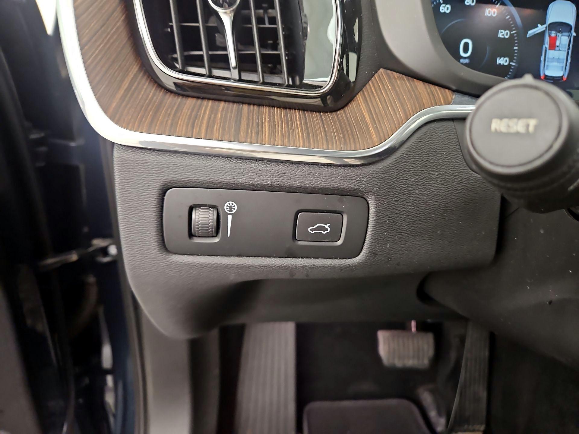 Thumbnail: 2021 Volvo XC60 - 13