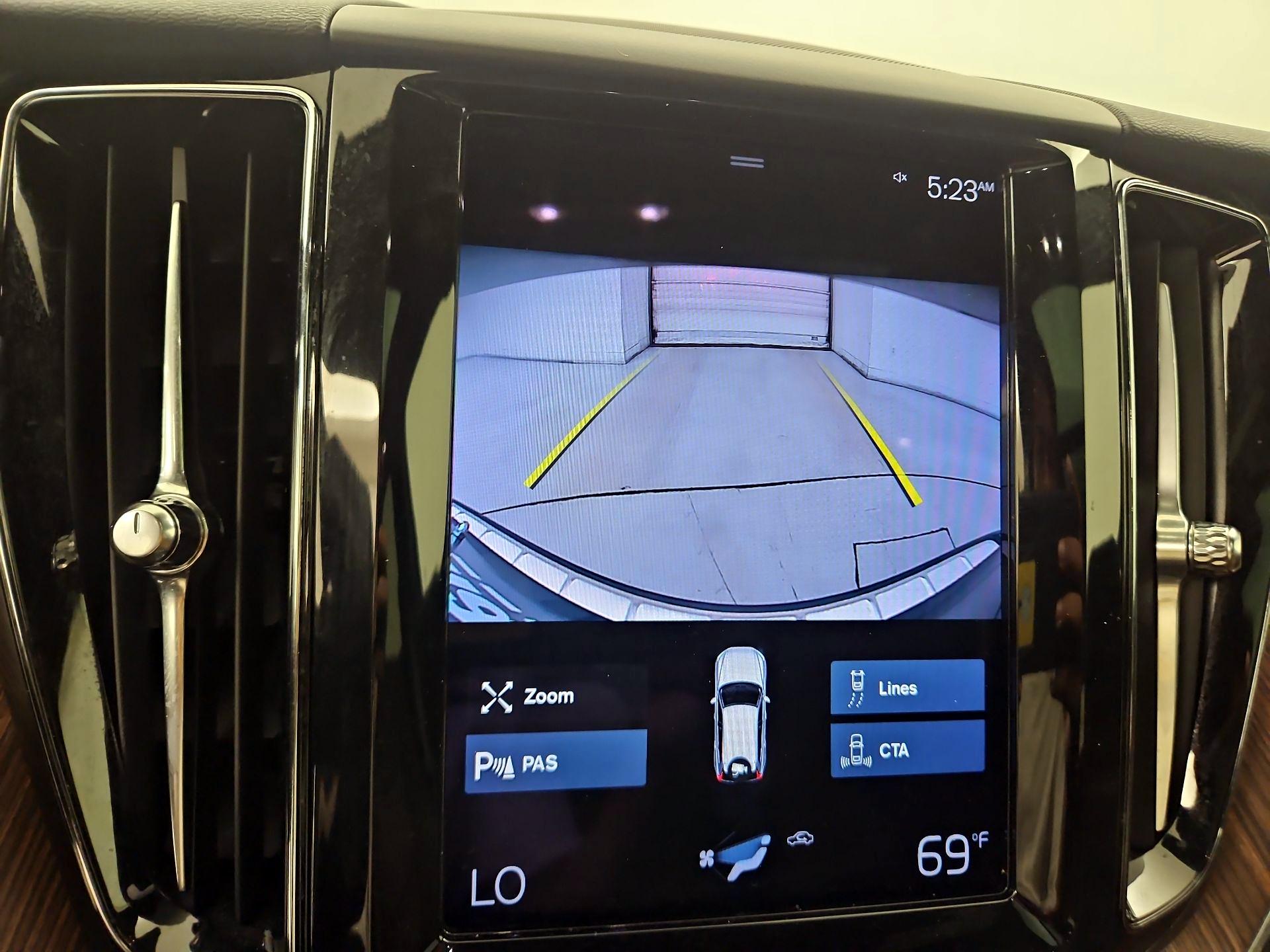 Thumbnail: 2021 Volvo XC60 - 15