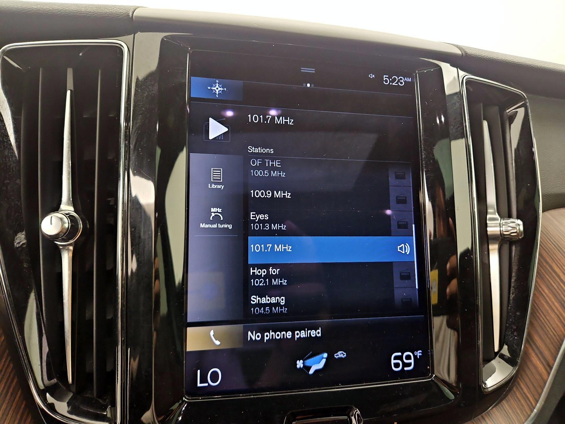 Thumbnail: 2021 Volvo XC60 - 16