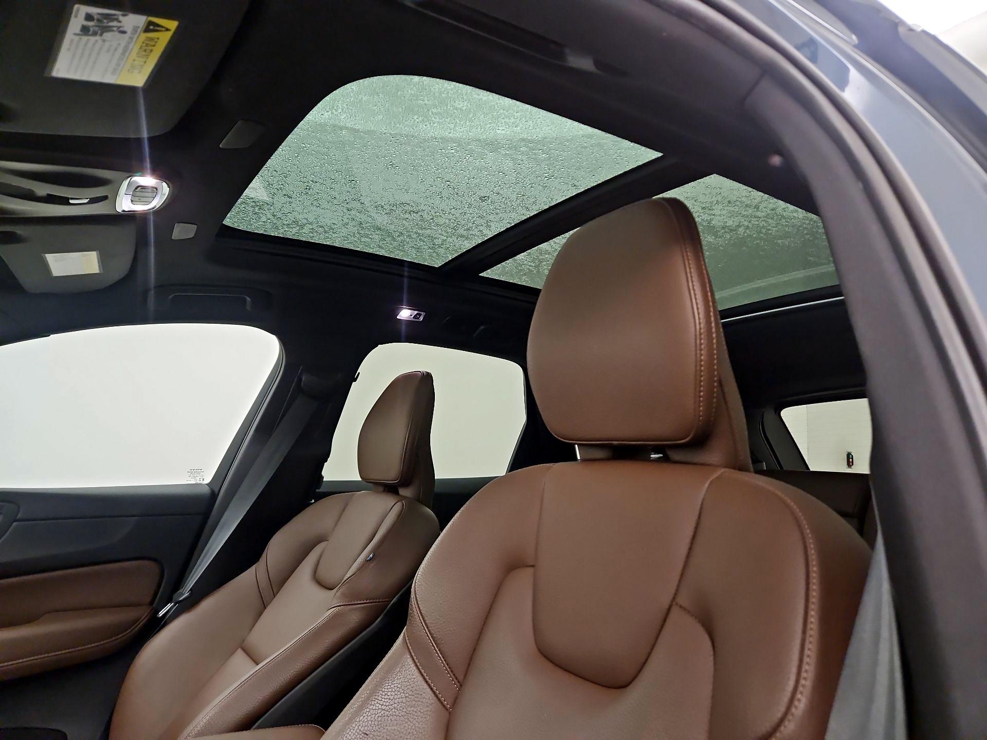 Thumbnail: 2021 Volvo XC60 - 20