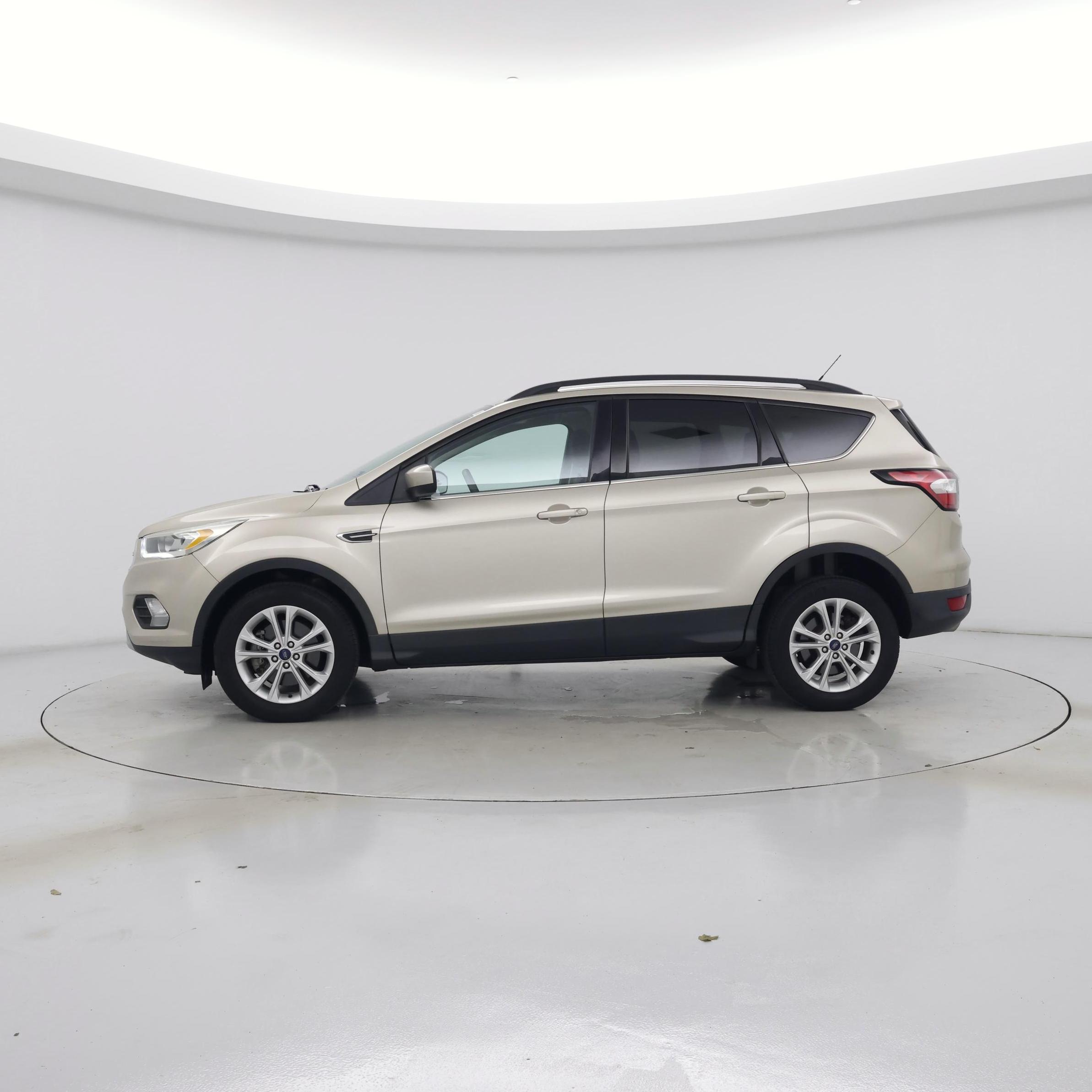 Thumbnail: 2017 Ford Escape - 3