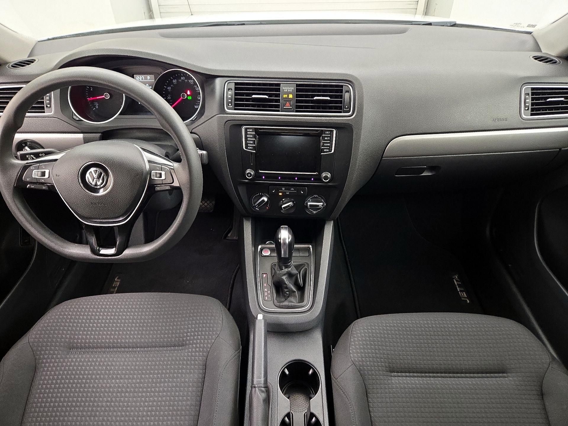 Thumbnail: 2016 Volkswagen Jetta - 9