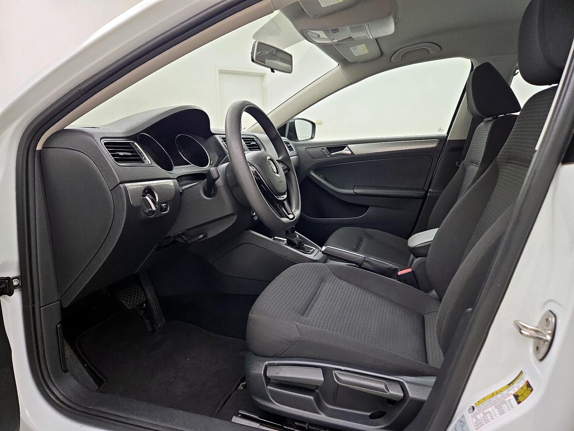 Thumbnail: 2016 Volkswagen Jetta - 11