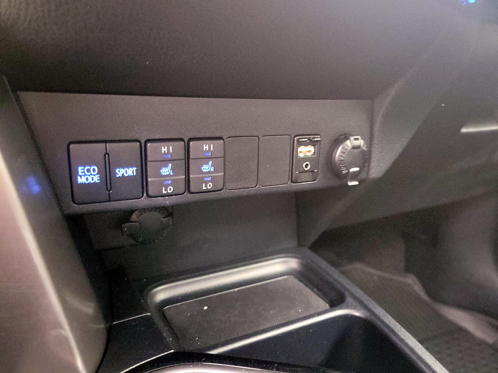Thumbnail: 2018 Toyota RAV4 - 18