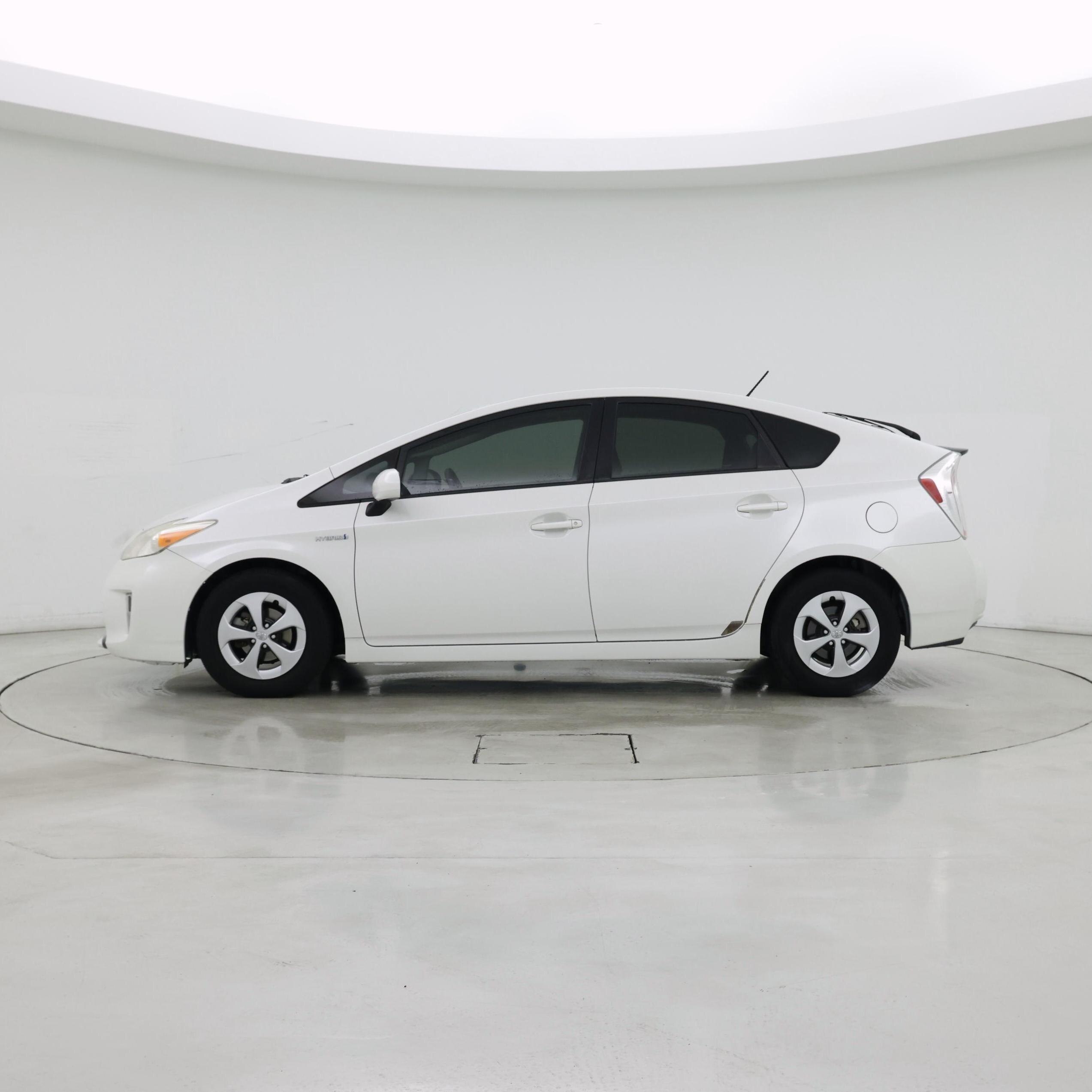 Thumbnail: 2014 Toyota Prius - 3