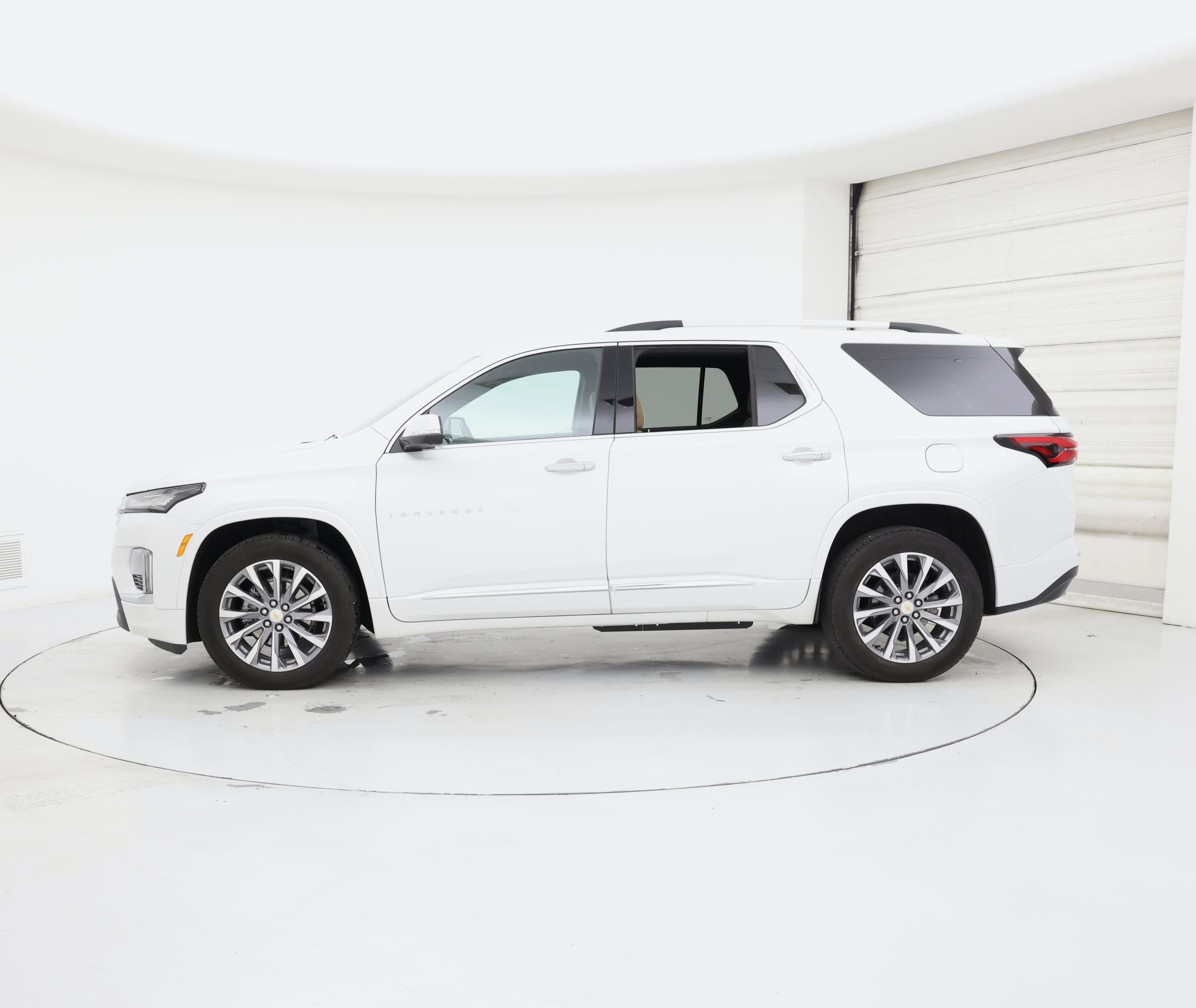Thumbnail: 2023 Chevrolet Traverse - 3