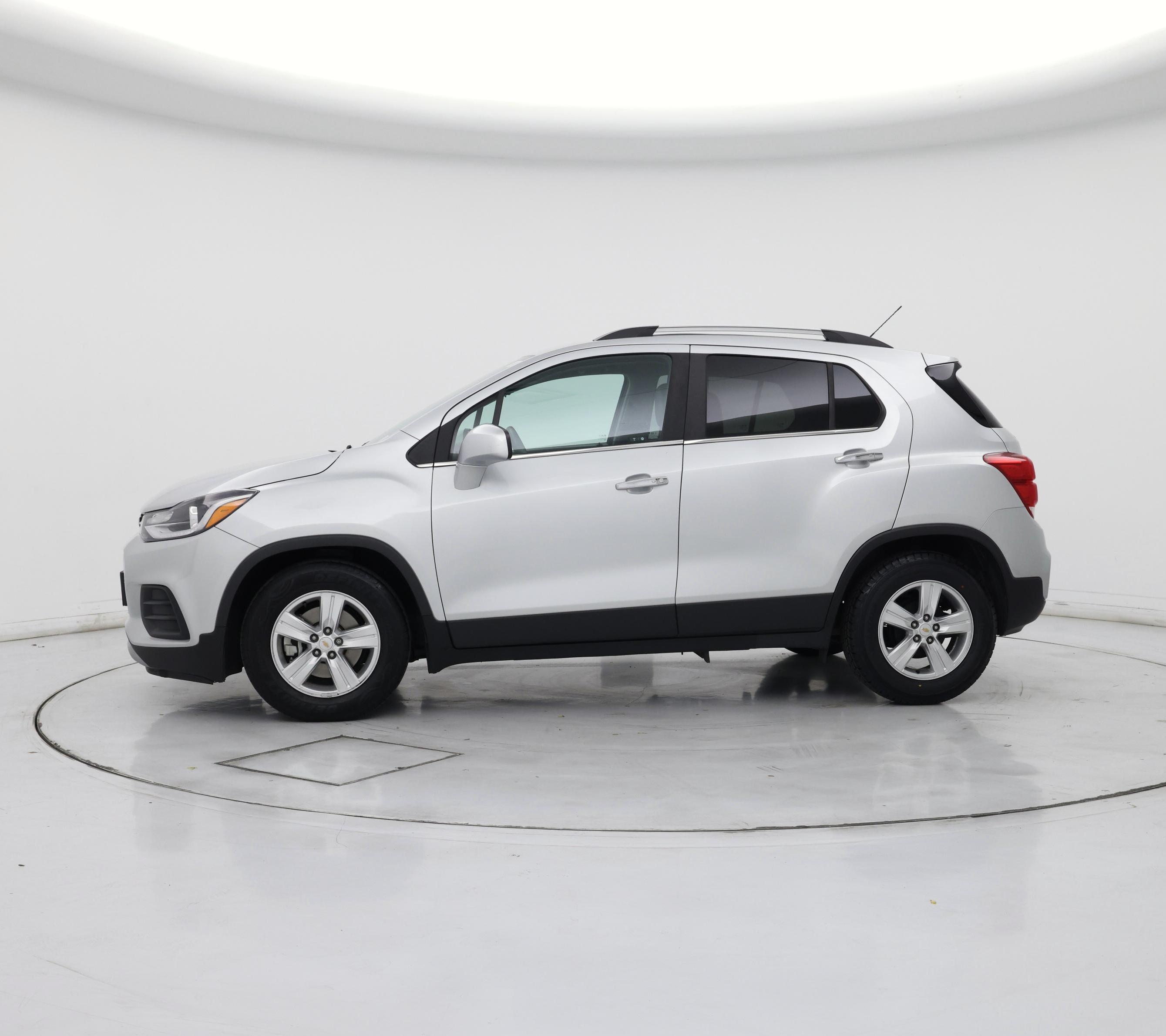 Thumbnail: 2017 Chevrolet Trax - 3