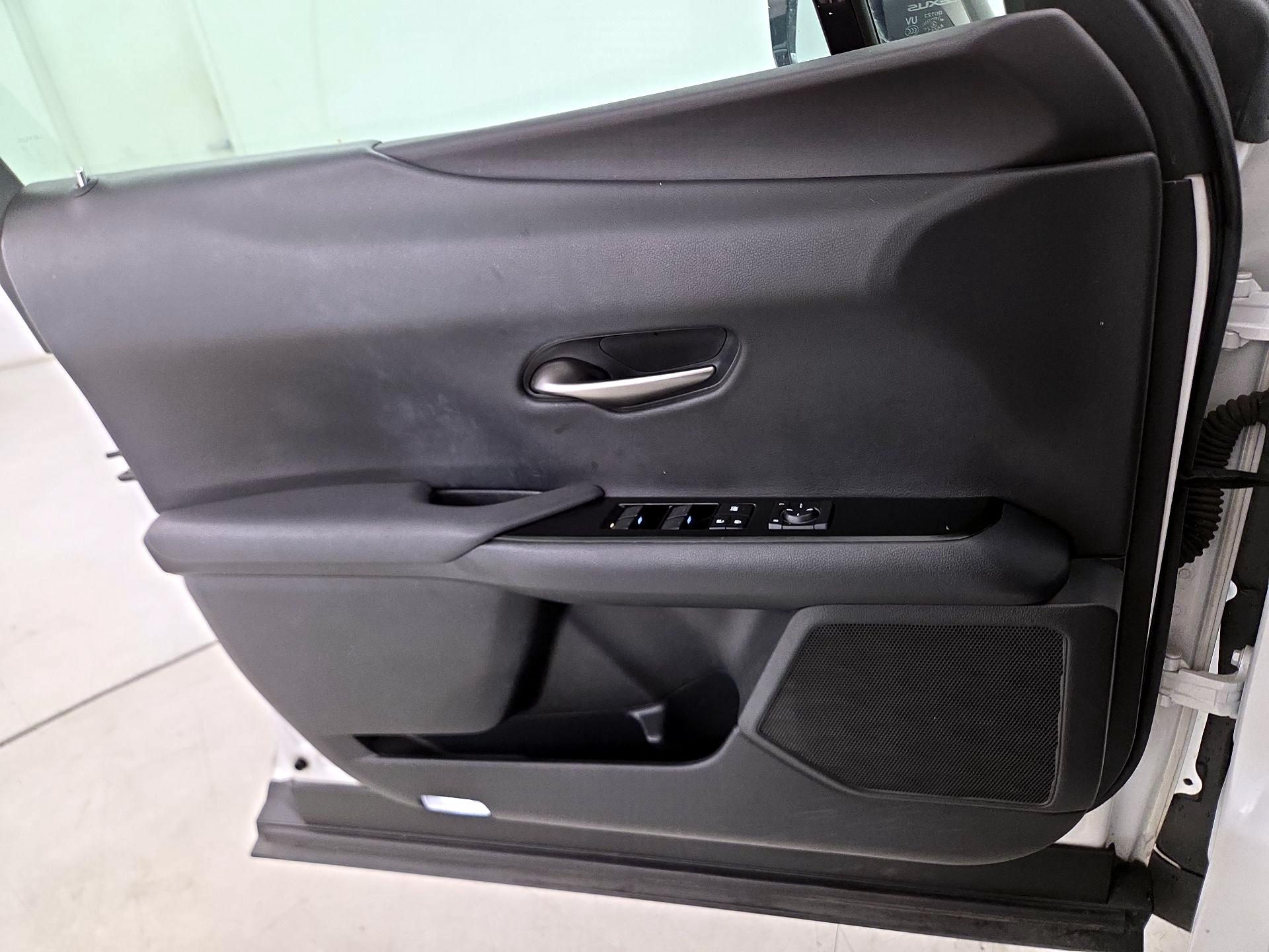 Thumbnail: 2019 Lexus UX - 12