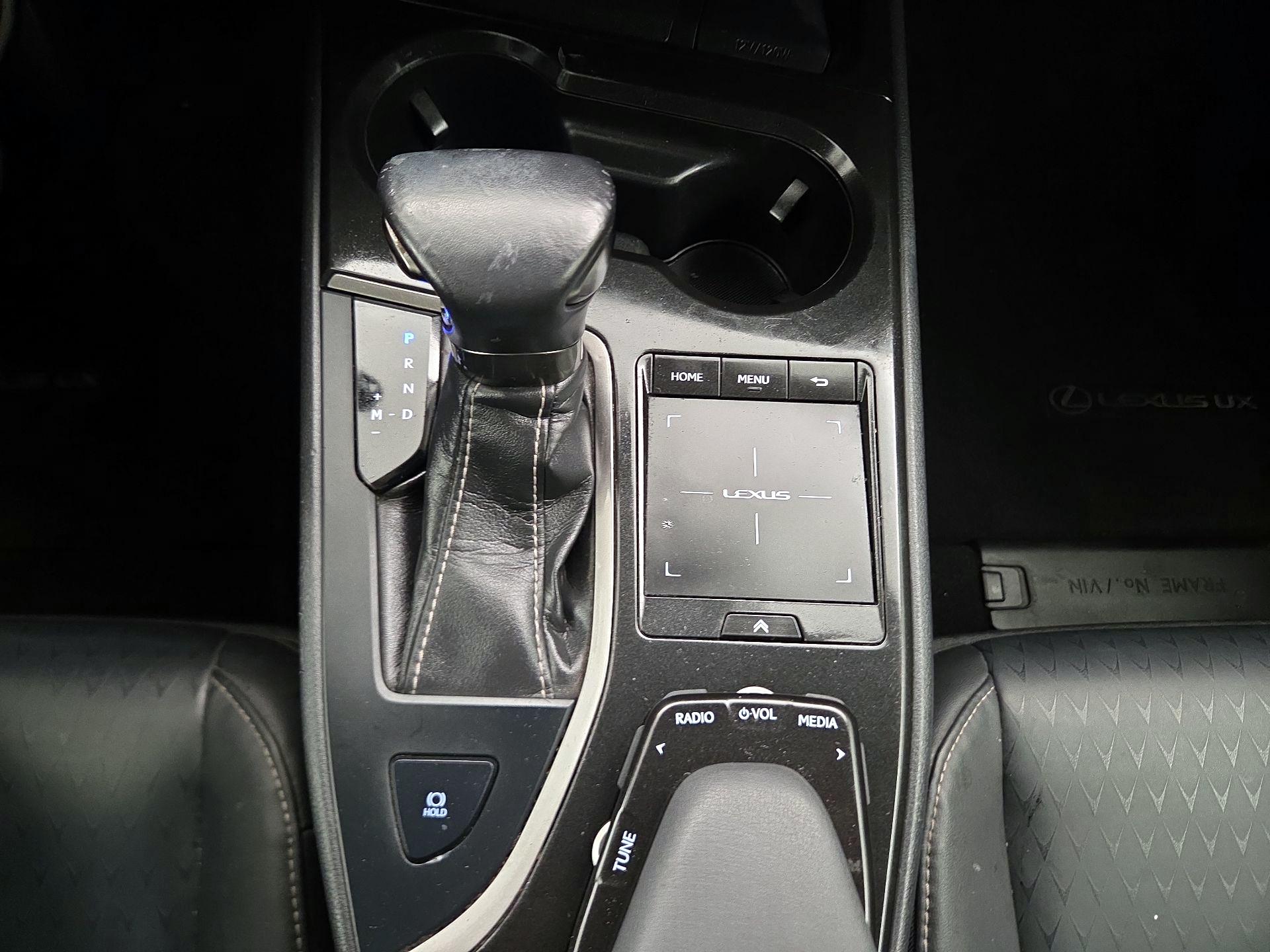 Thumbnail: 2019 Lexus UX - 17