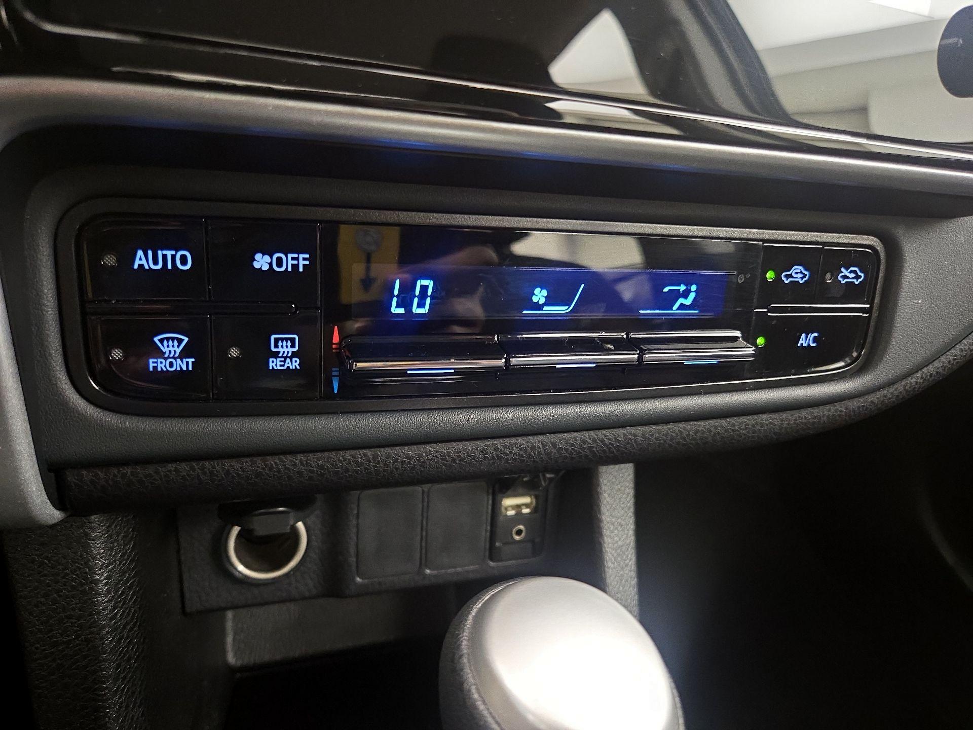 Thumbnail: 2018 Toyota Corolla - 16