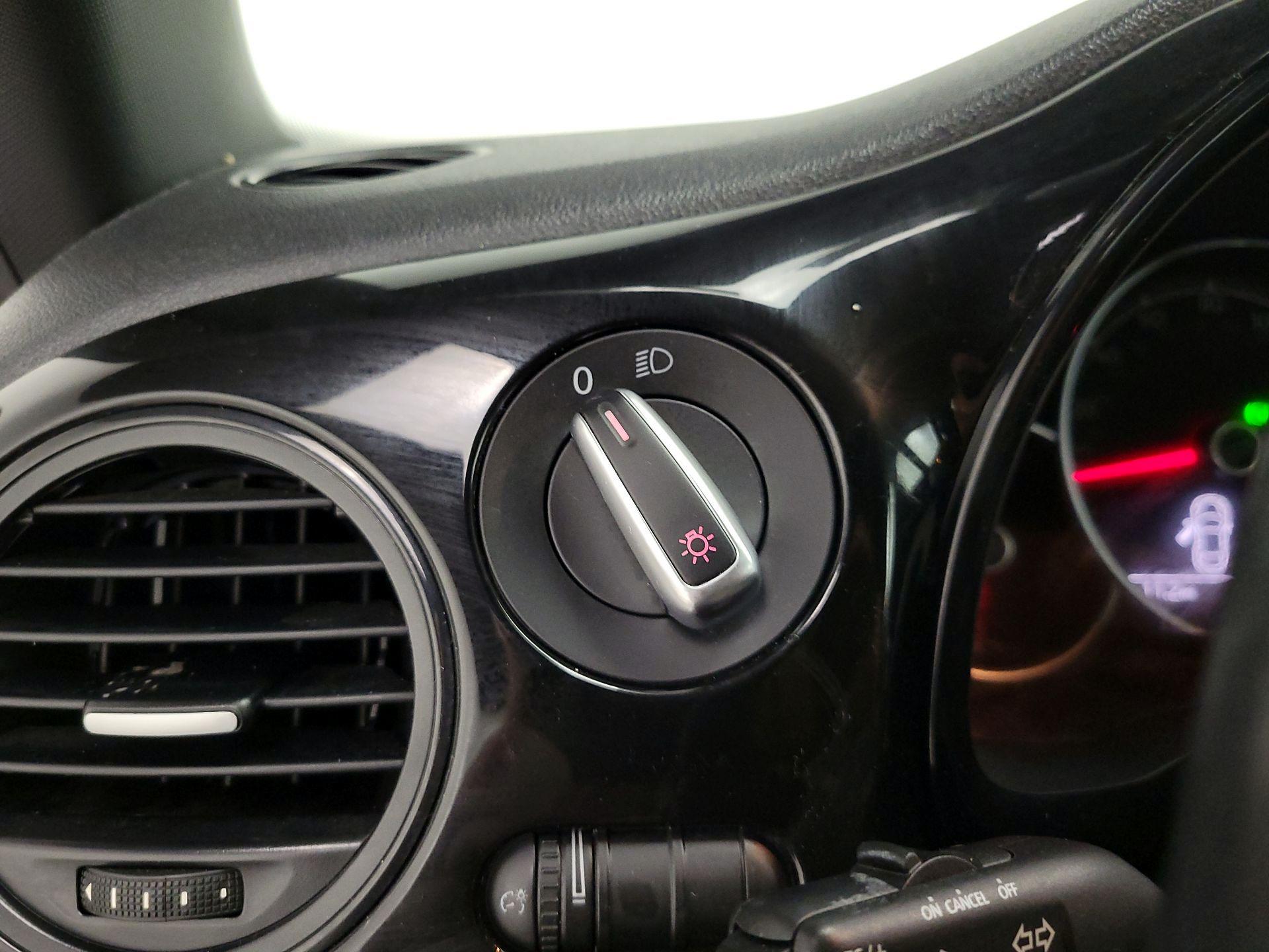 Thumbnail: 2019 Volkswagen Beetle - 13