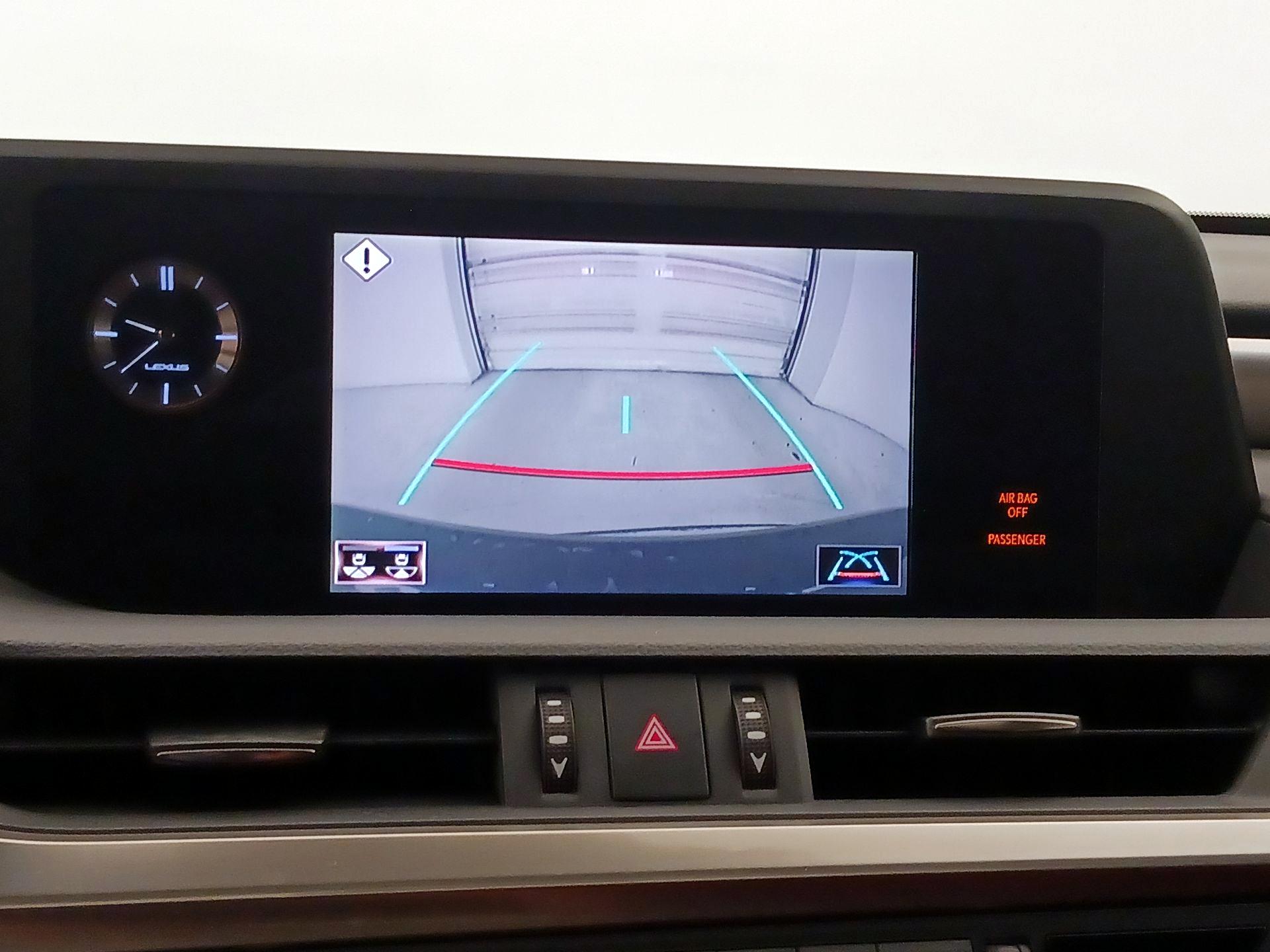 Thumbnail: 2020 Lexus ES - 14