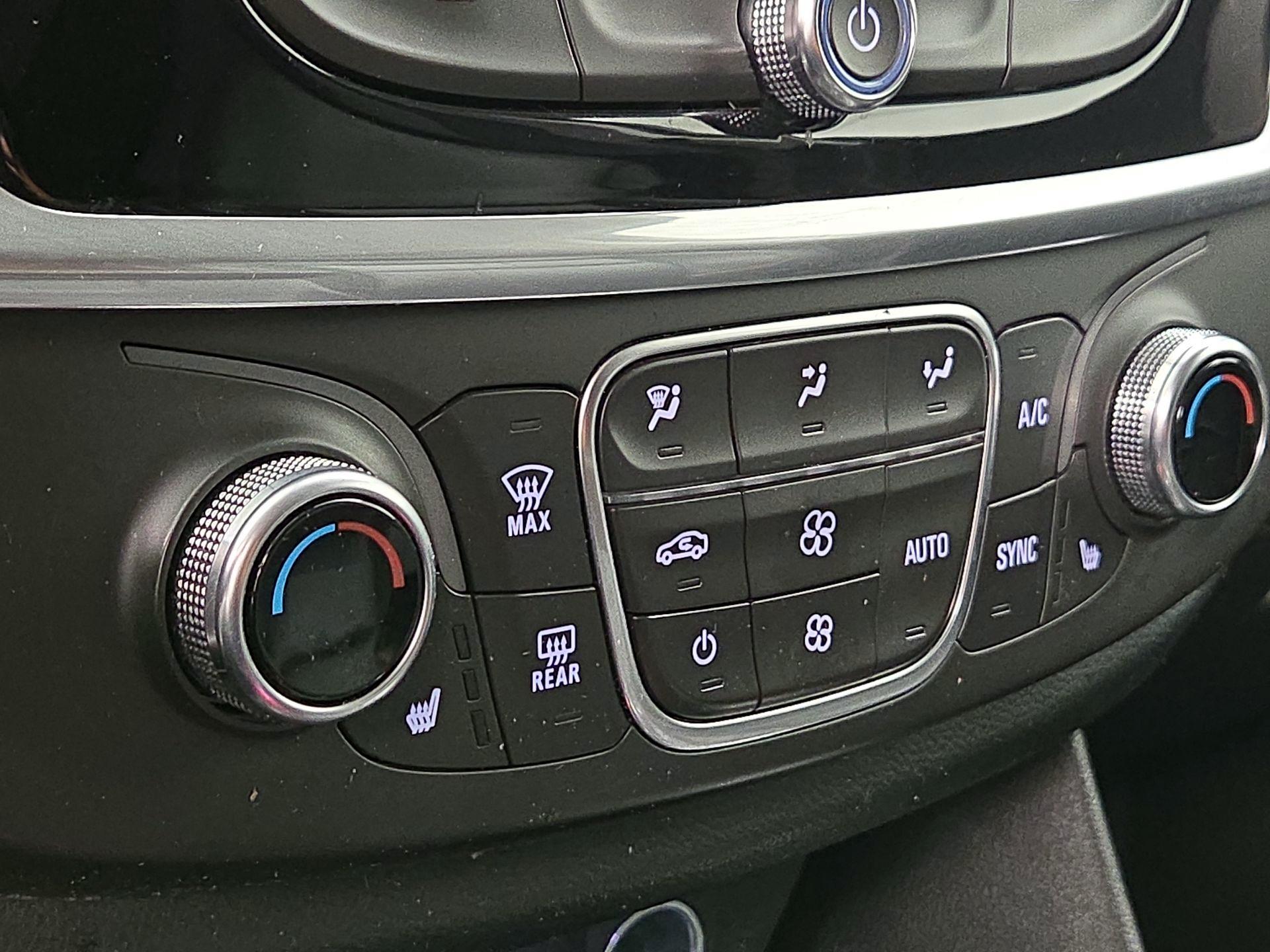 Thumbnail: 2019 Chevrolet Traverse - 16