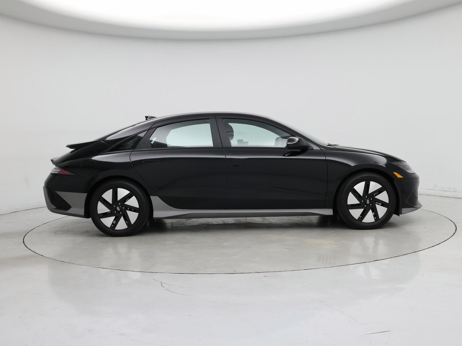 2025 Hyundai IONIQ 6 SE - Photo 8