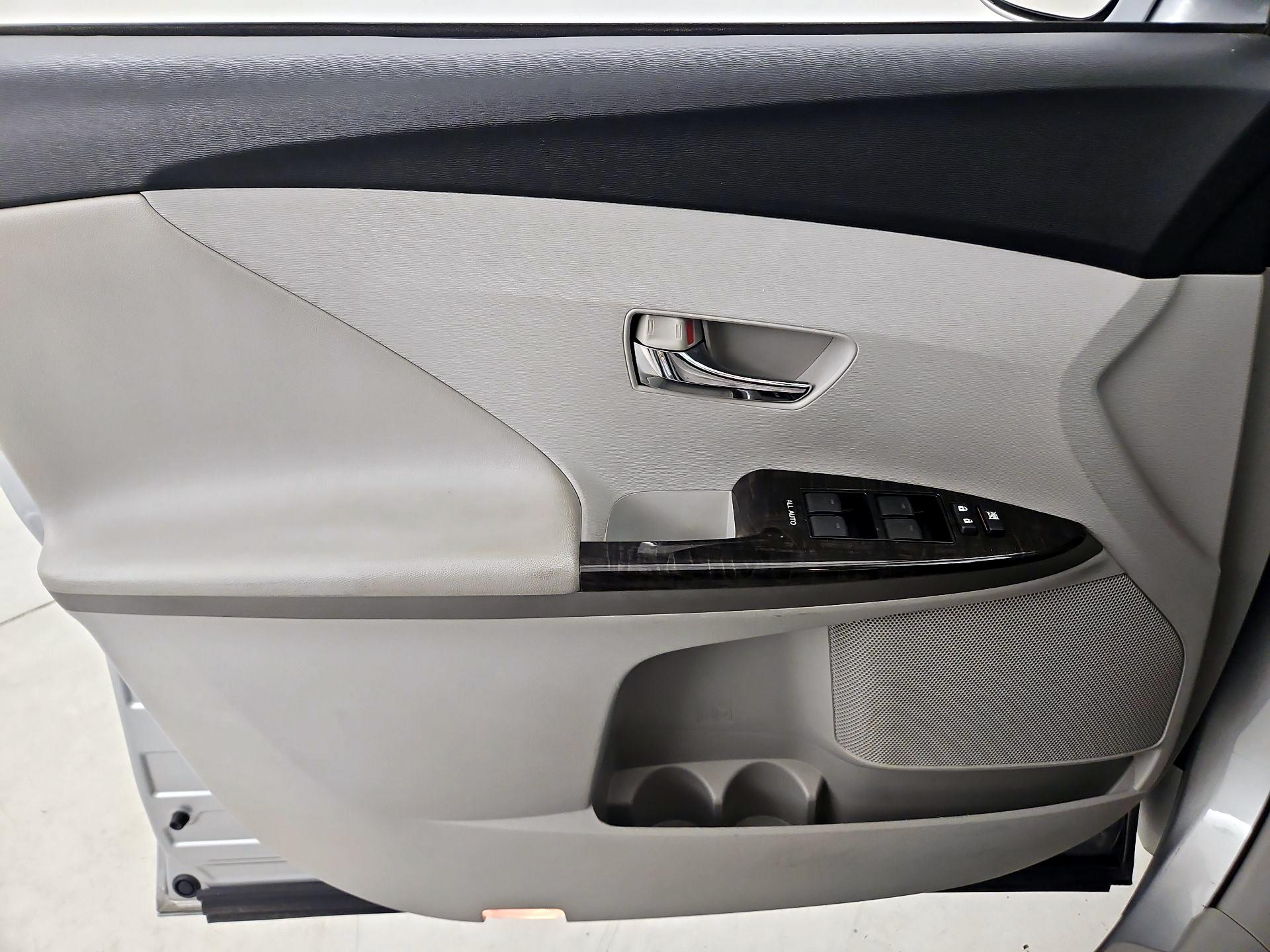 Thumbnail: 2015 Toyota Venza - 12