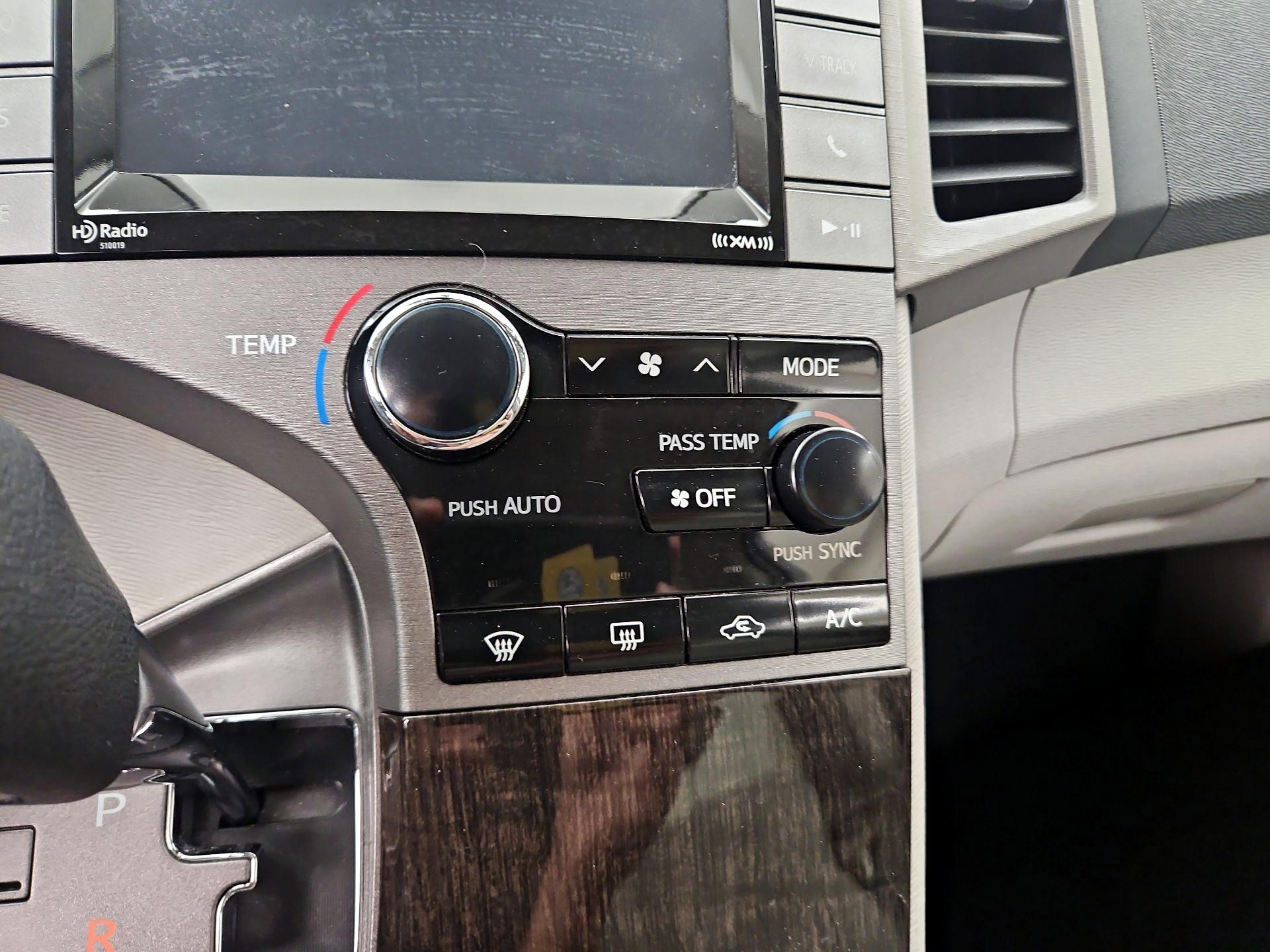 Thumbnail: 2015 Toyota Venza - 16