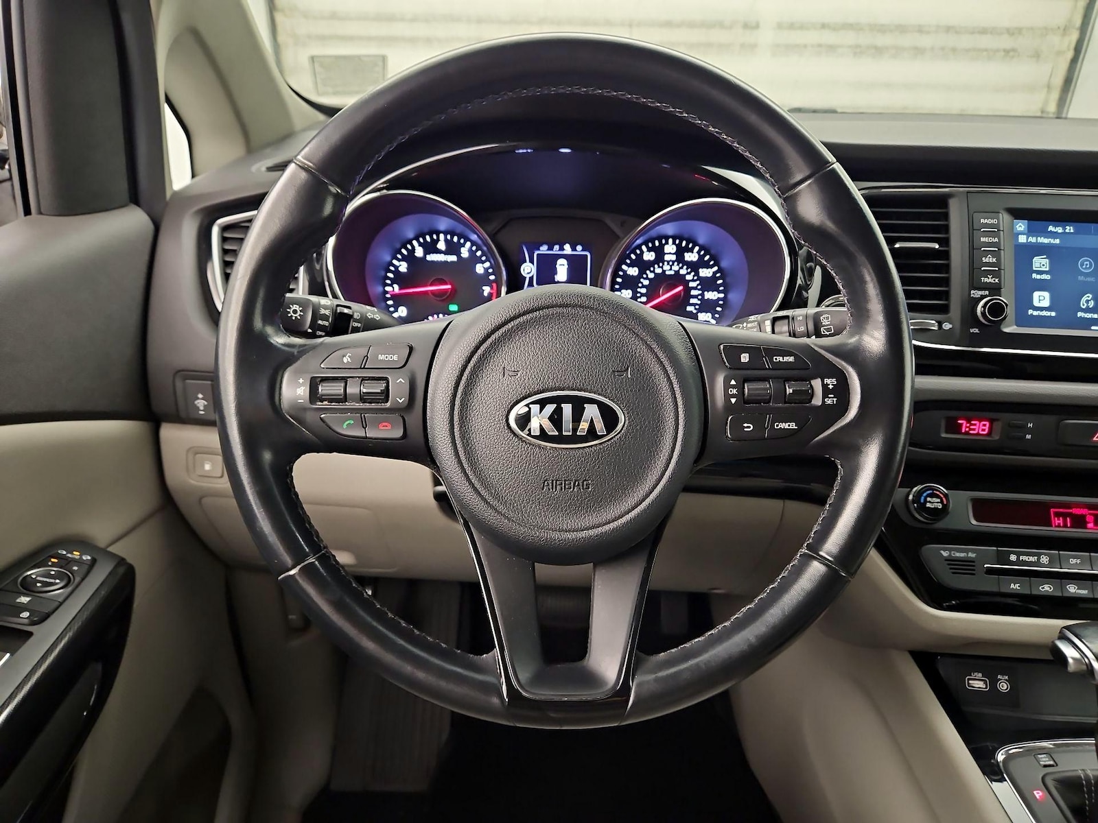 2017 Kia Sedona EX - Photo 11