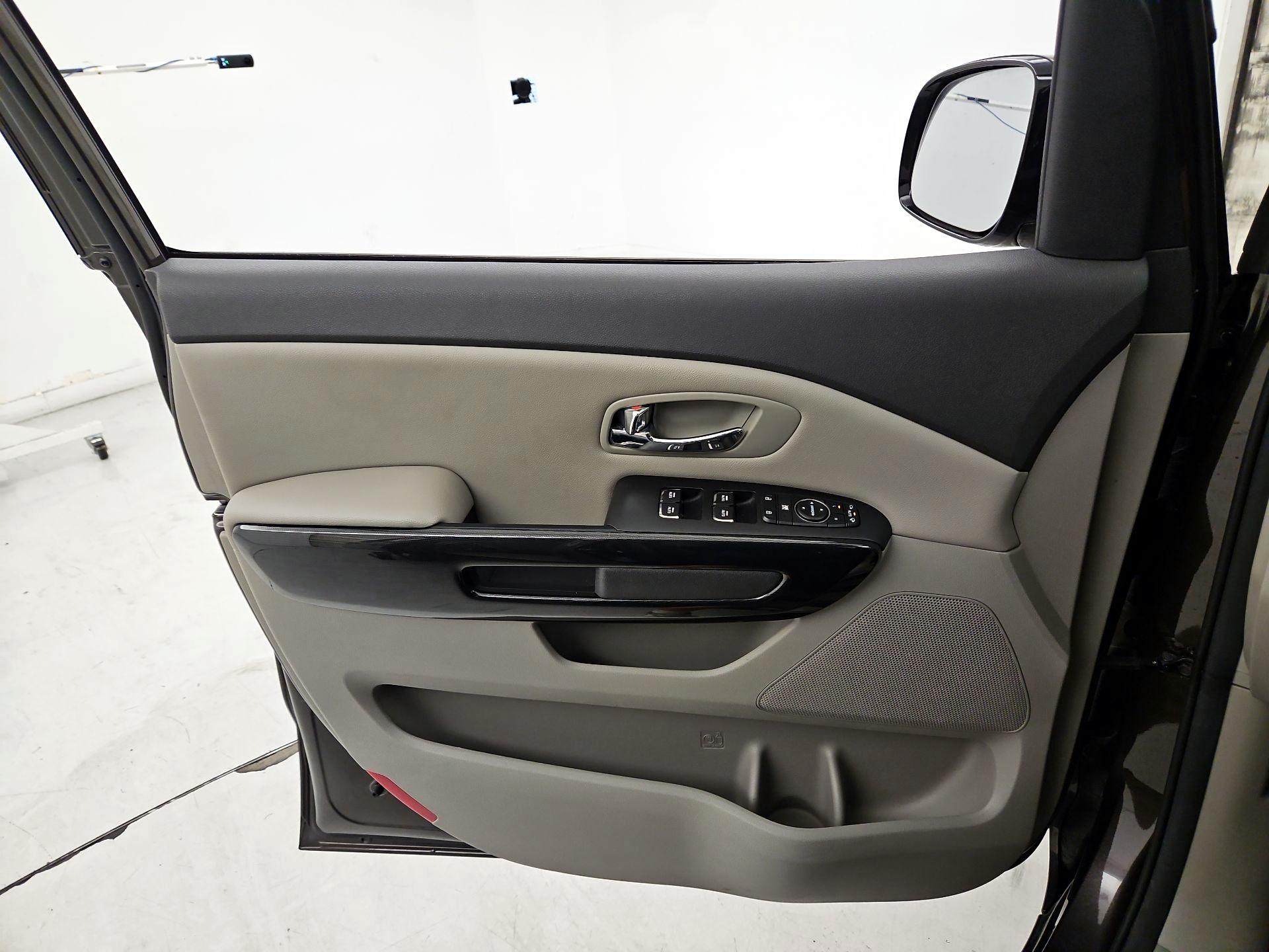 Thumbnail: 2017 Kia Sedona - 12