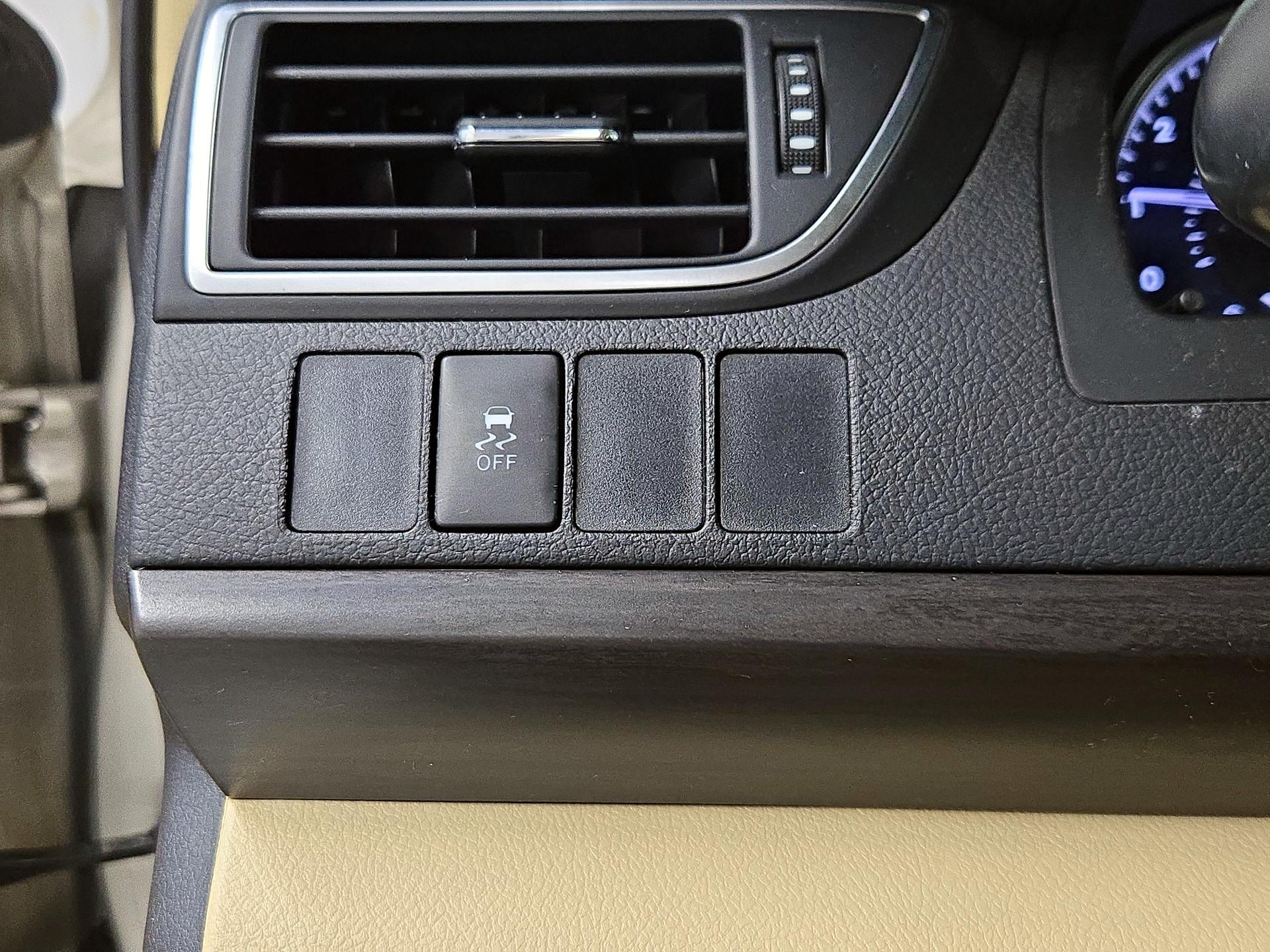 Thumbnail: 2016 Toyota Camry - 13