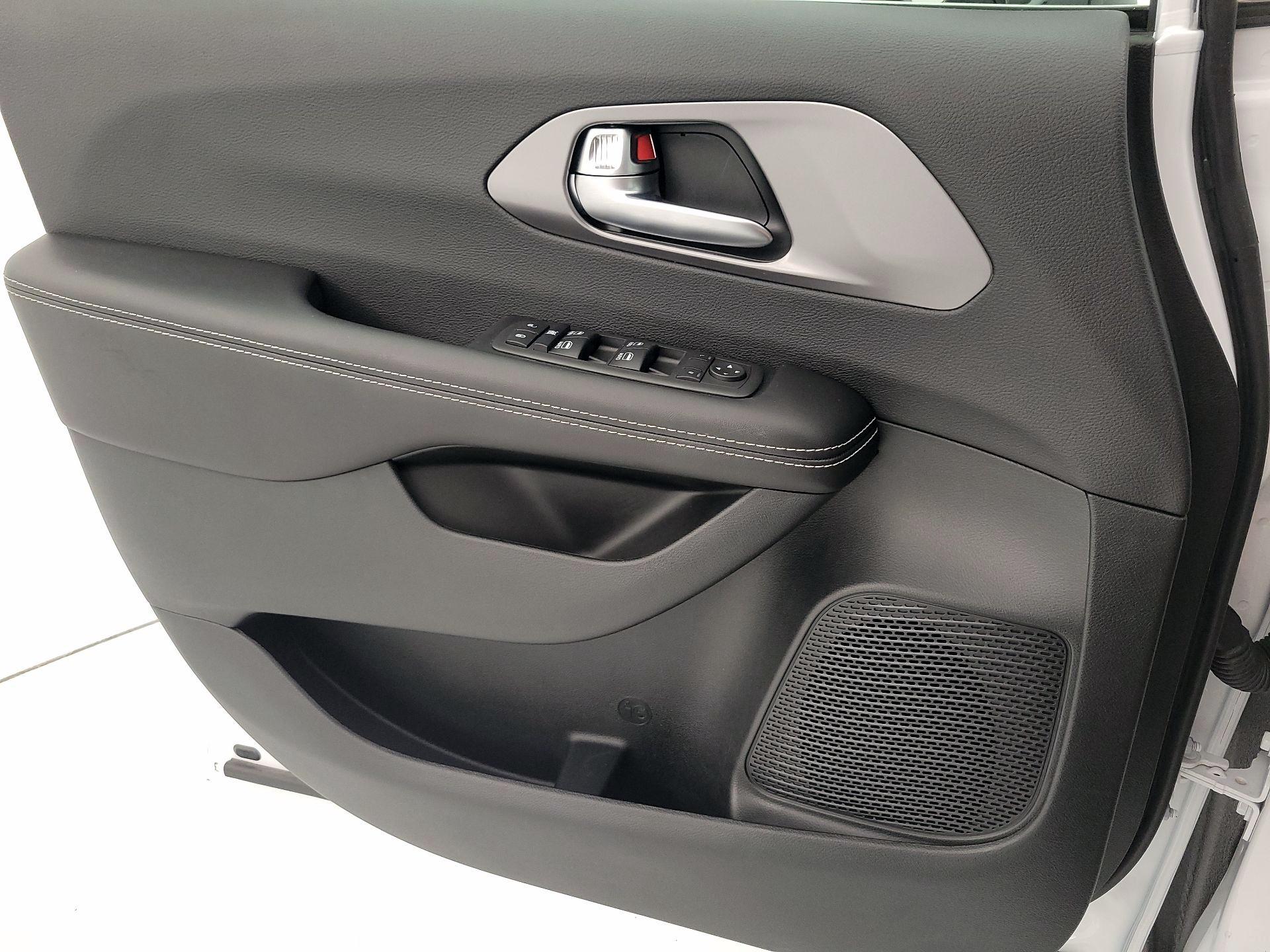 Thumbnail: 2026 Chrysler Voyager - 12