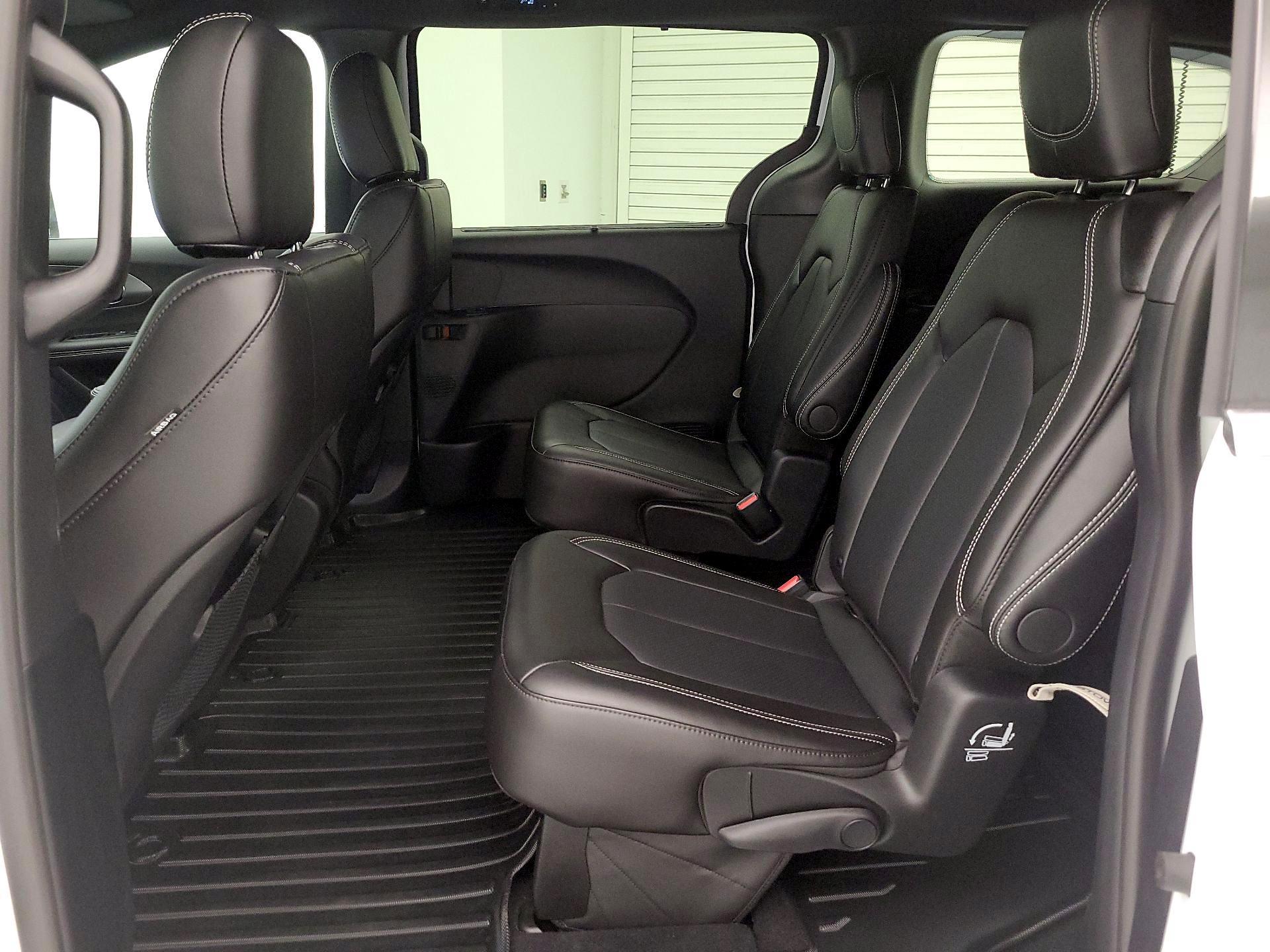 Thumbnail: 2026 Chrysler Voyager - 19