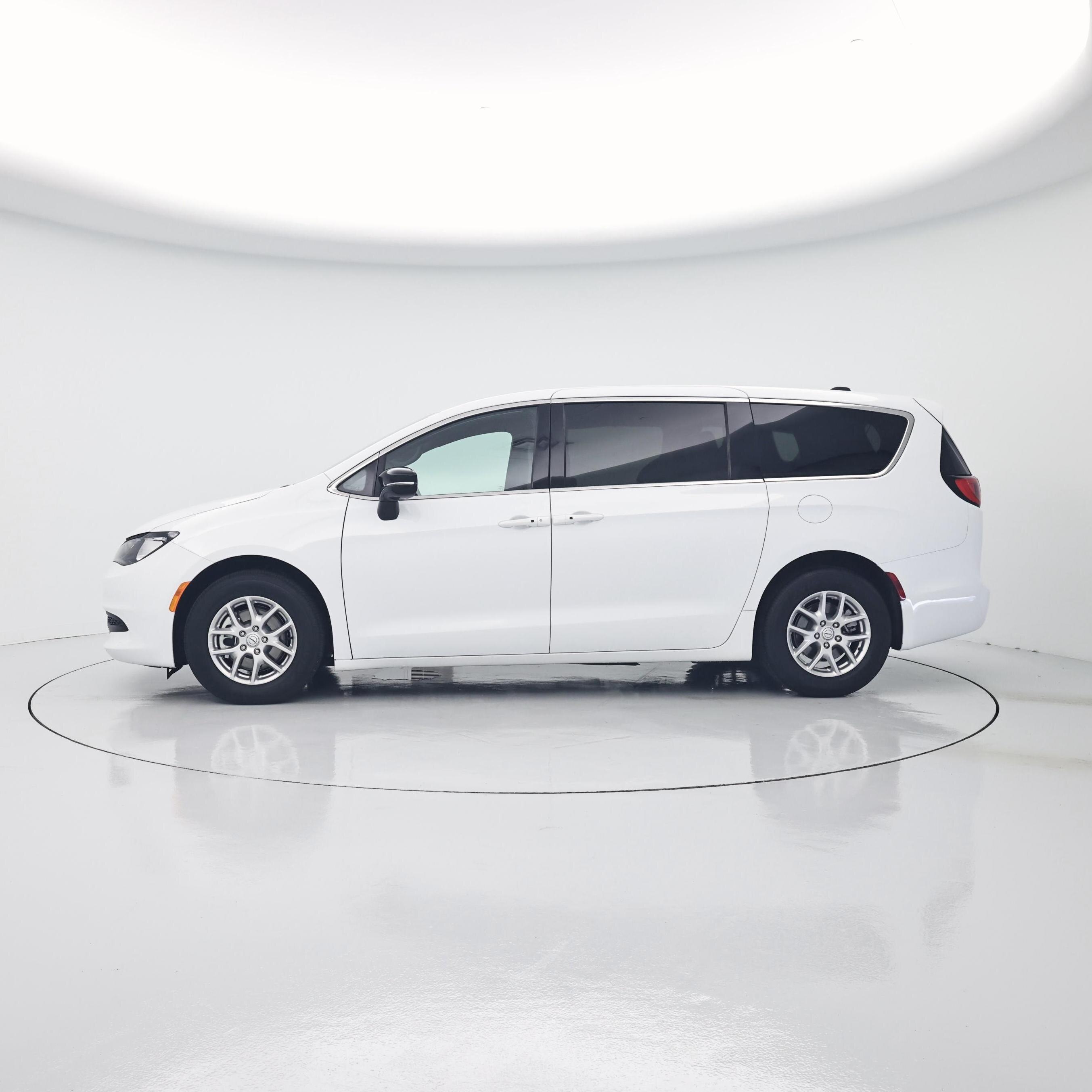 Thumbnail: 2026 Chrysler Voyager - 3