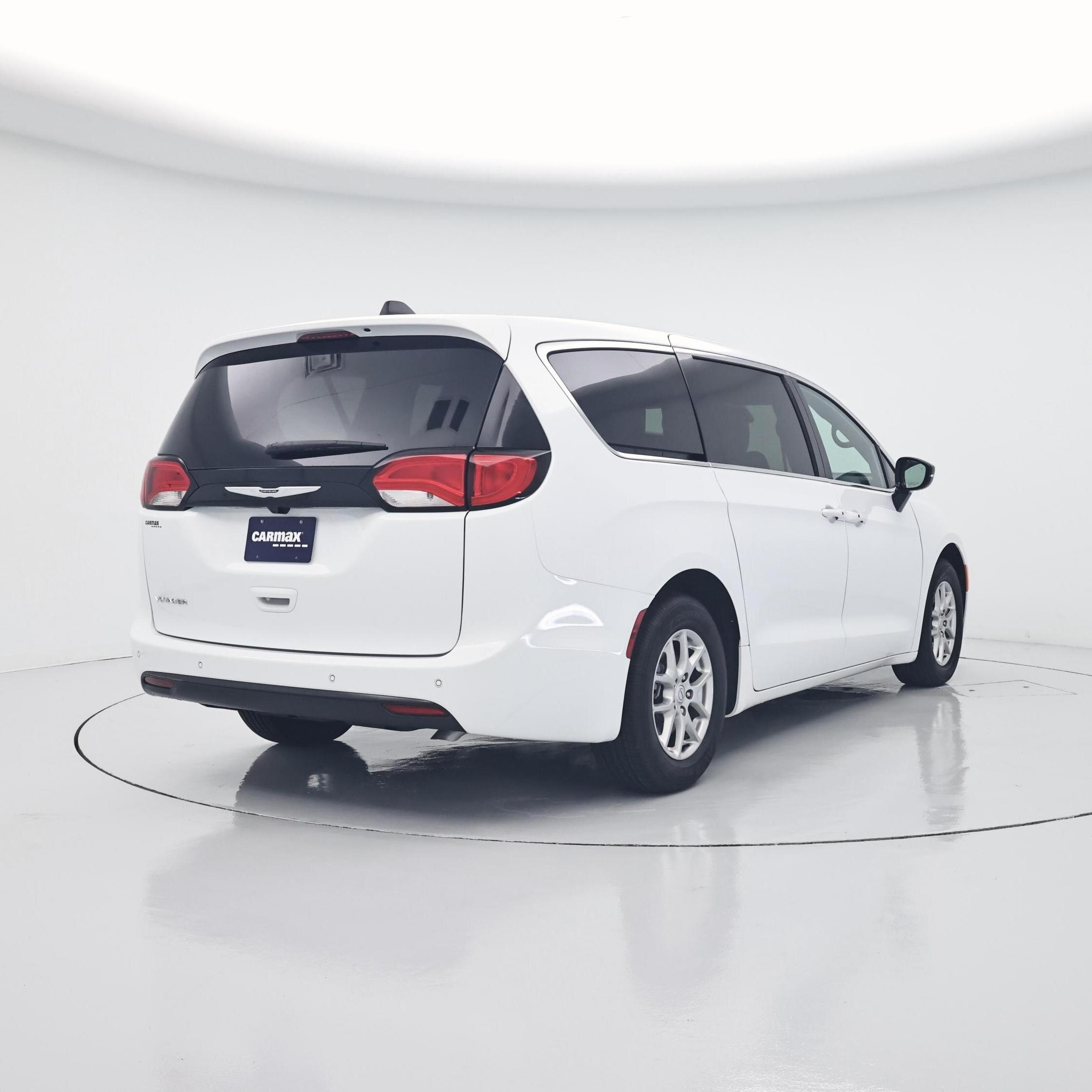Thumbnail: 2026 Chrysler Voyager - 8