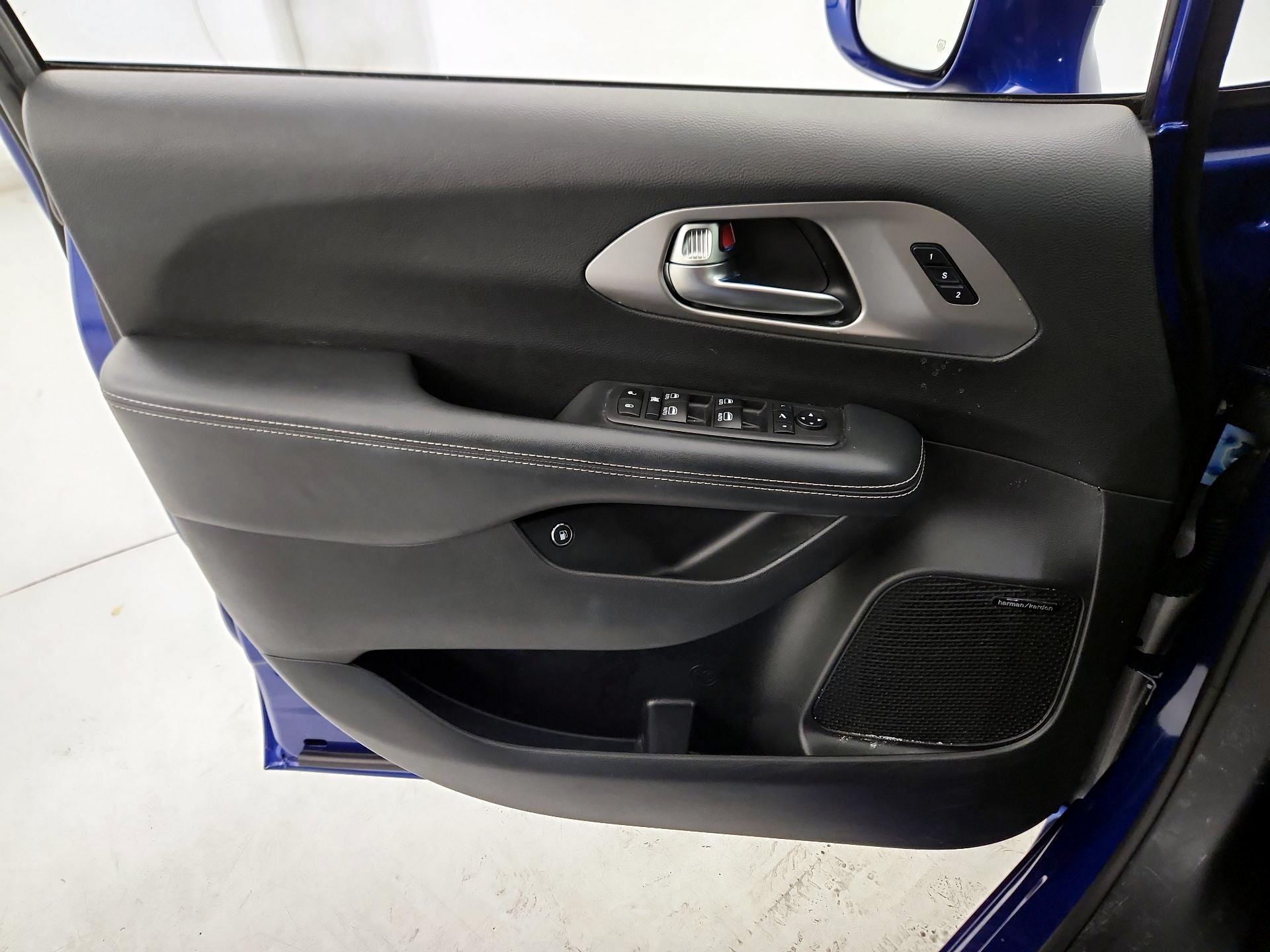Thumbnail: 2021 Chrysler Pacifica - 12
