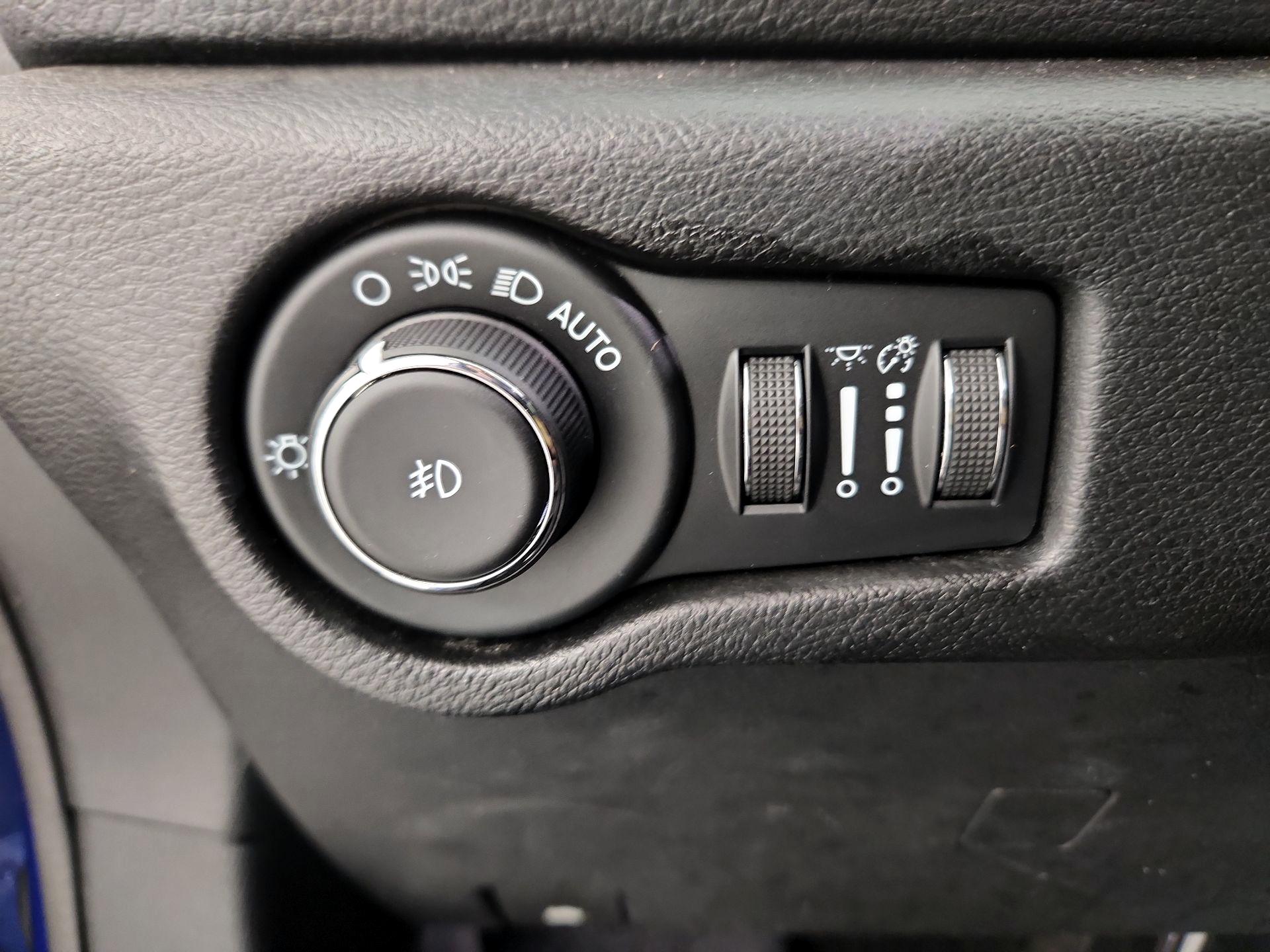 Thumbnail: 2021 Chrysler Pacifica - 13