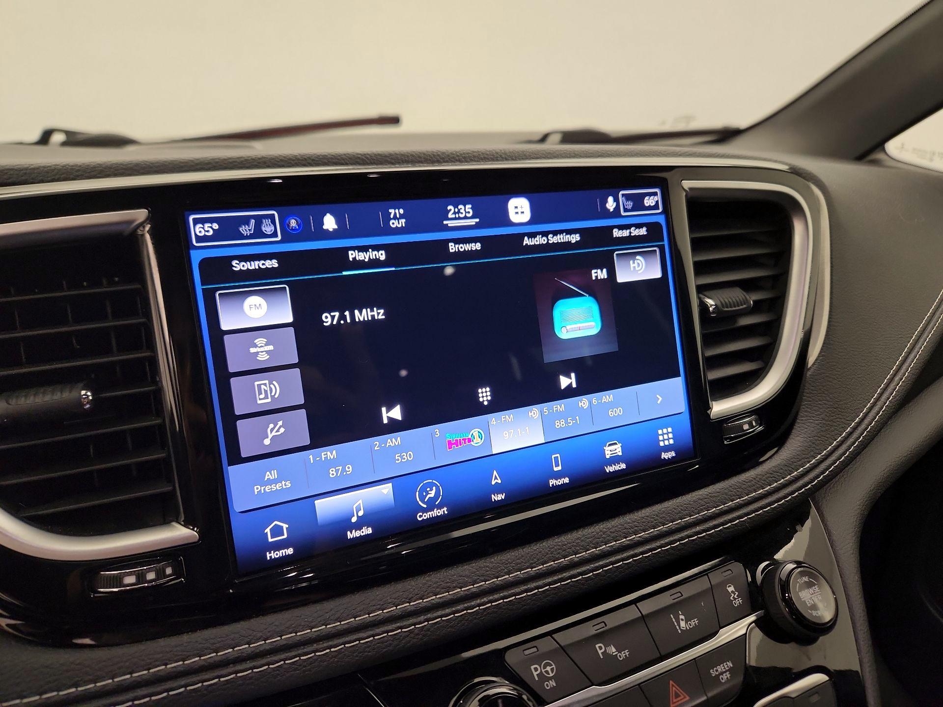 Thumbnail: 2021 Chrysler Pacifica - 16