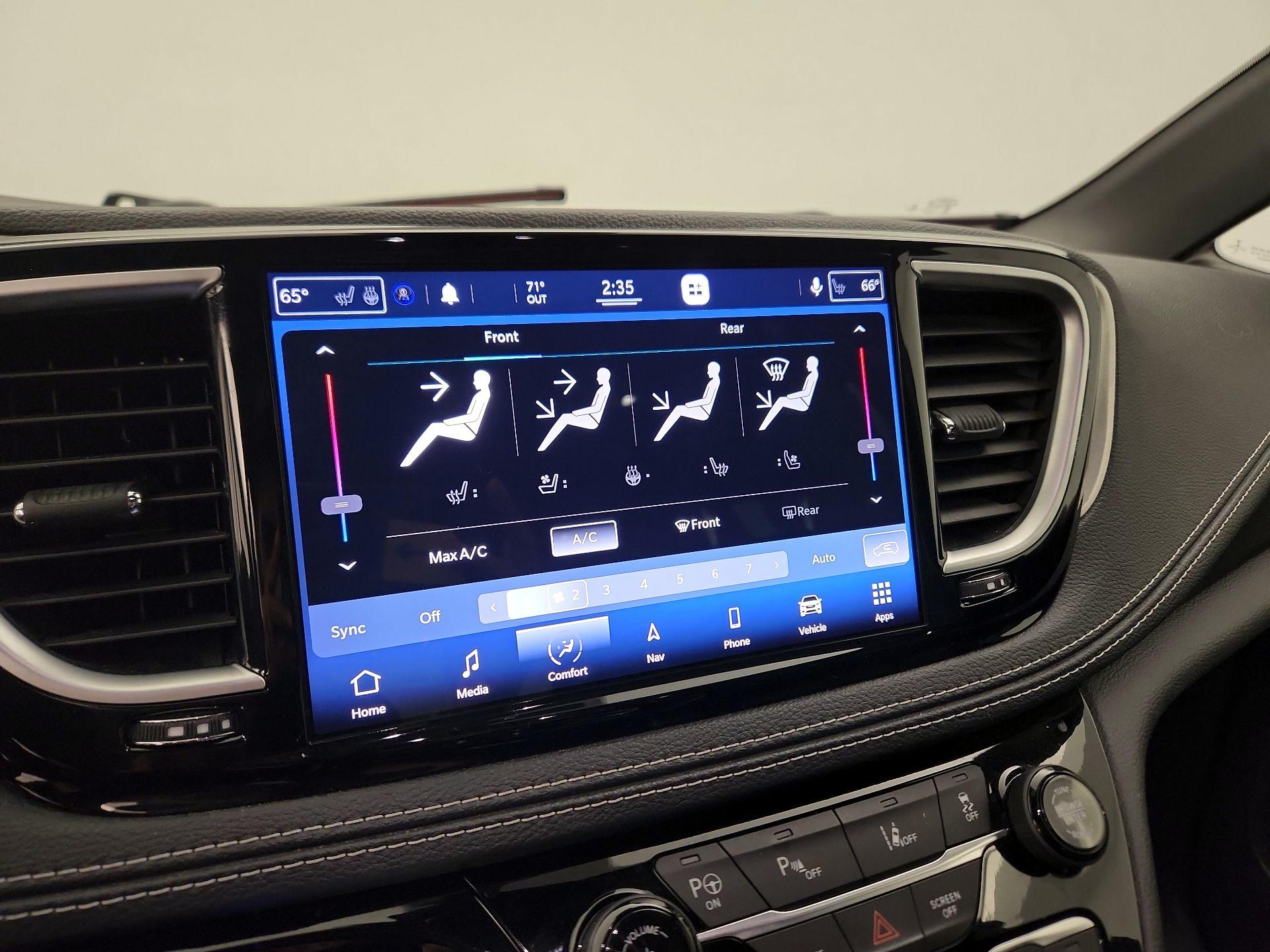 Thumbnail: 2021 Chrysler Pacifica - 17