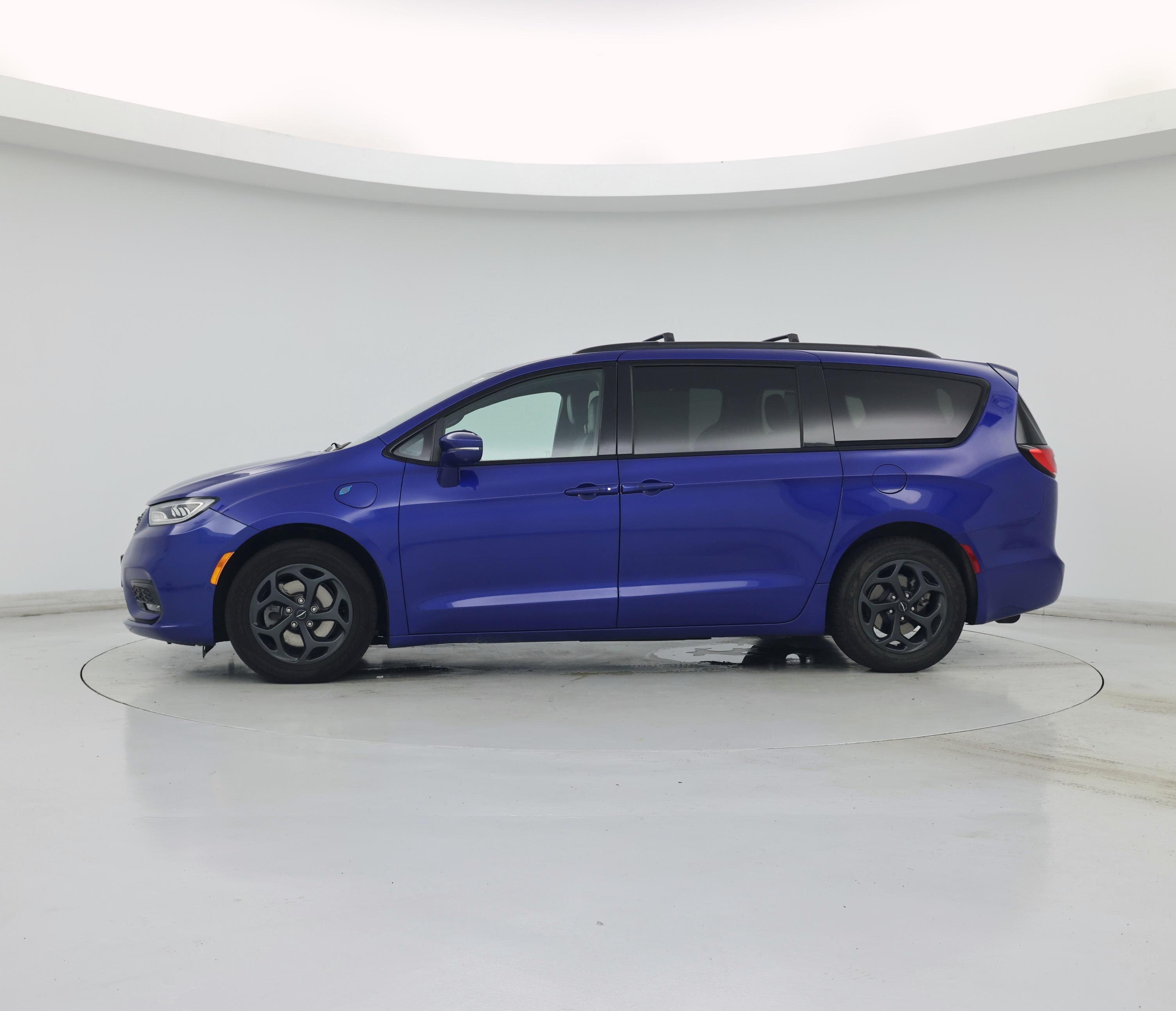 Thumbnail: 2021 Chrysler Pacifica - 3
