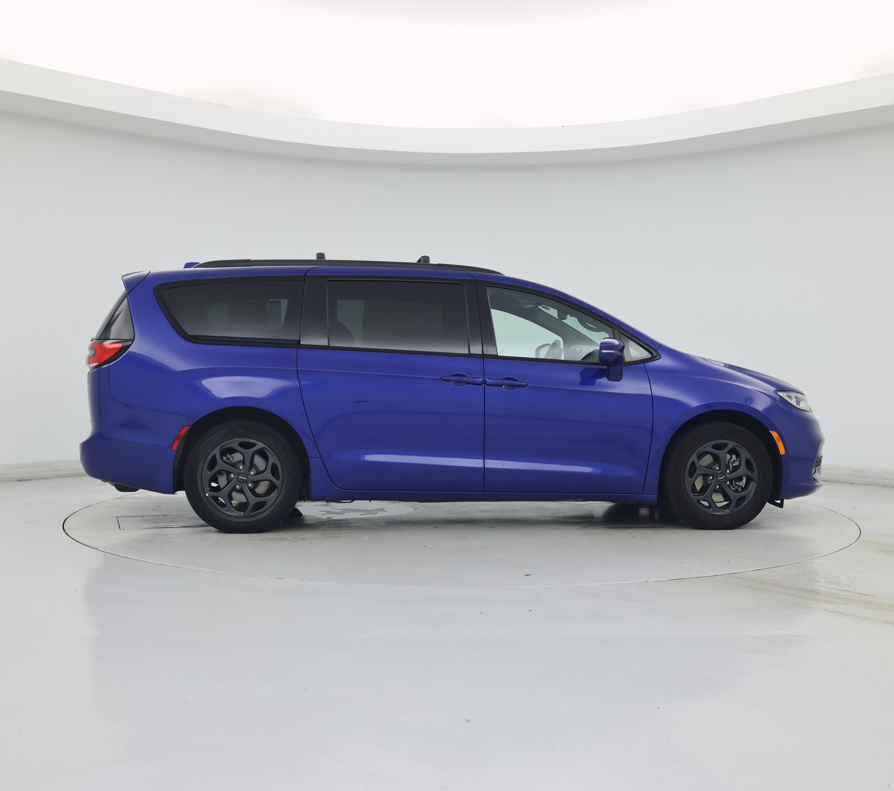Thumbnail: 2021 Chrysler Pacifica - 7