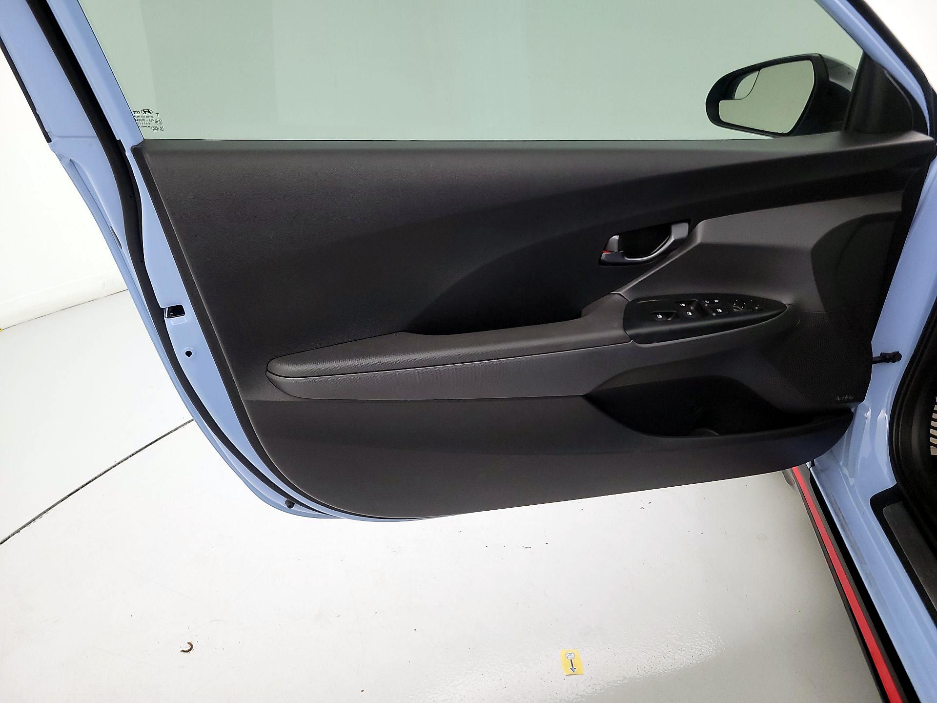 Thumbnail: 2019 Hyundai Veloster - 12