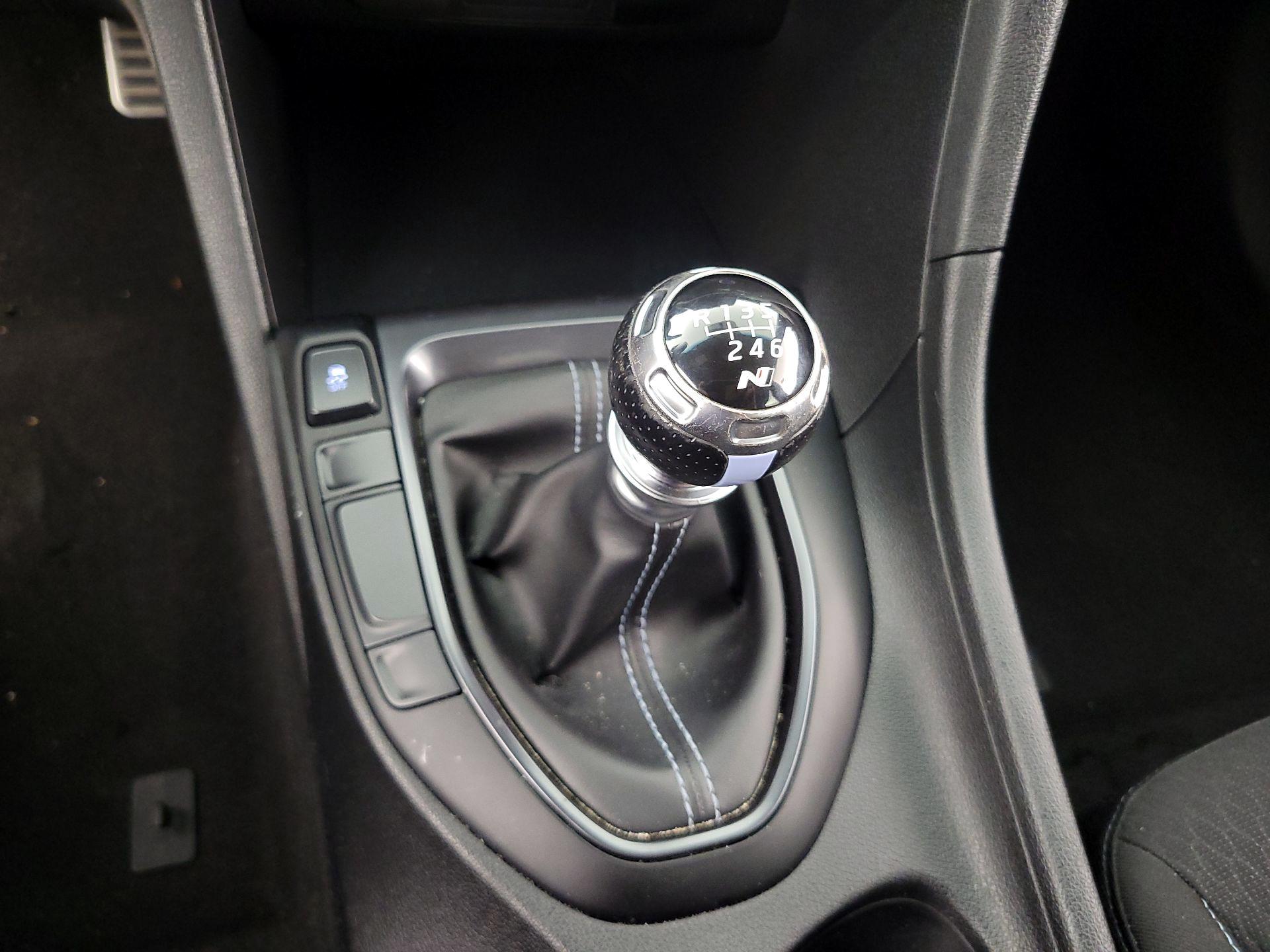 Thumbnail: 2019 Hyundai Veloster - 17