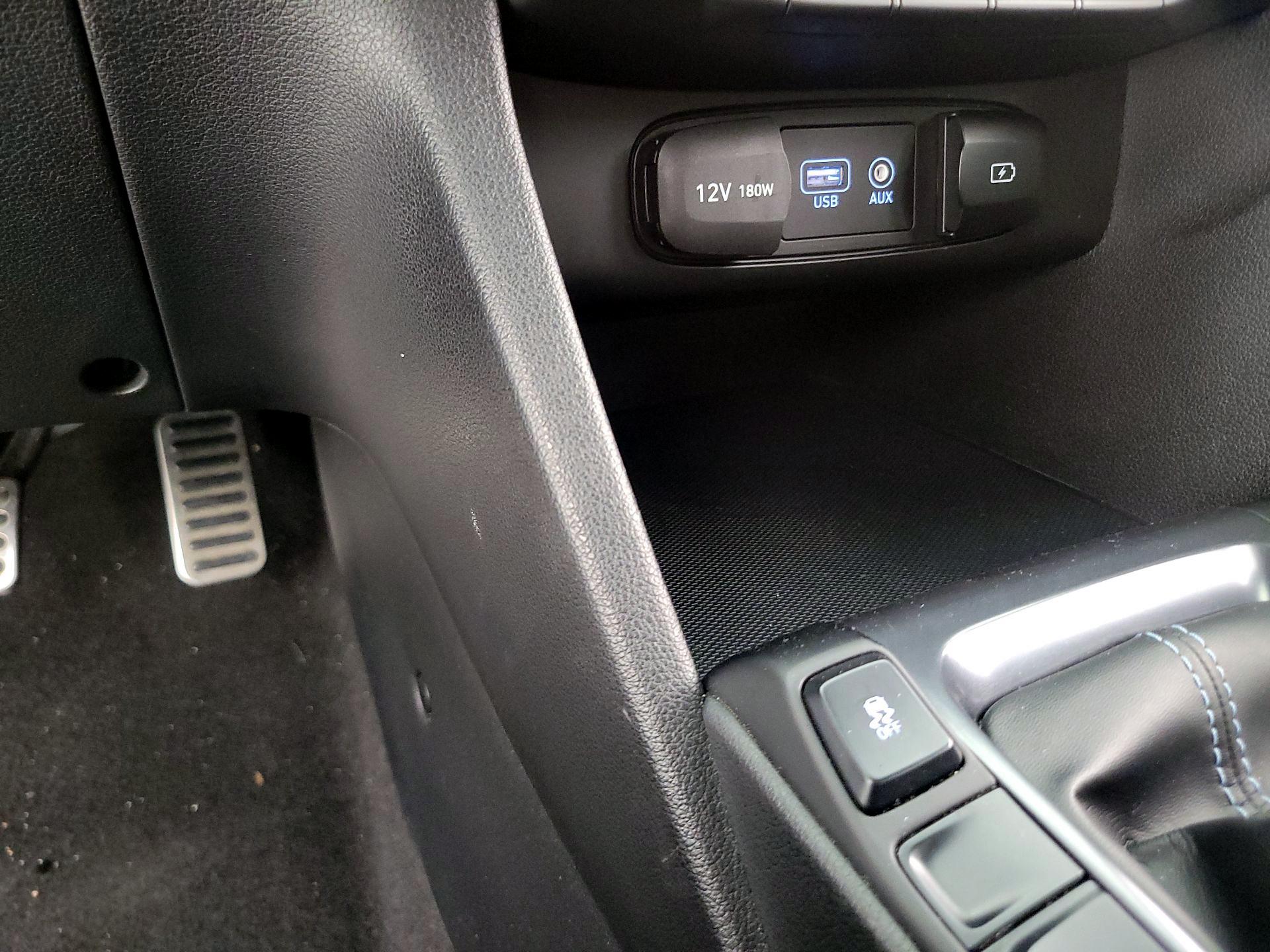 Thumbnail: 2019 Hyundai Veloster - 18