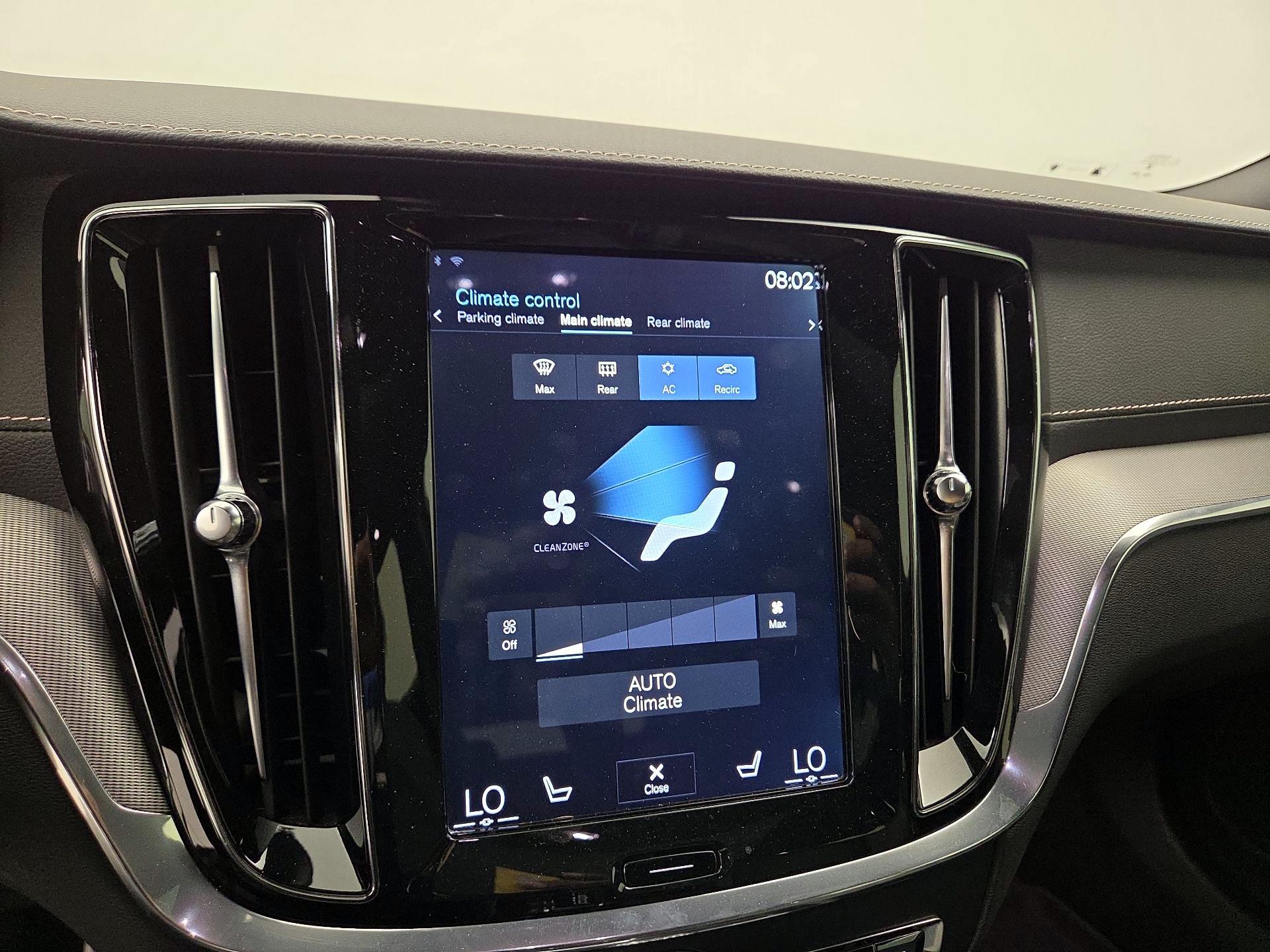 Thumbnail: 2020 Volvo V60 - 17